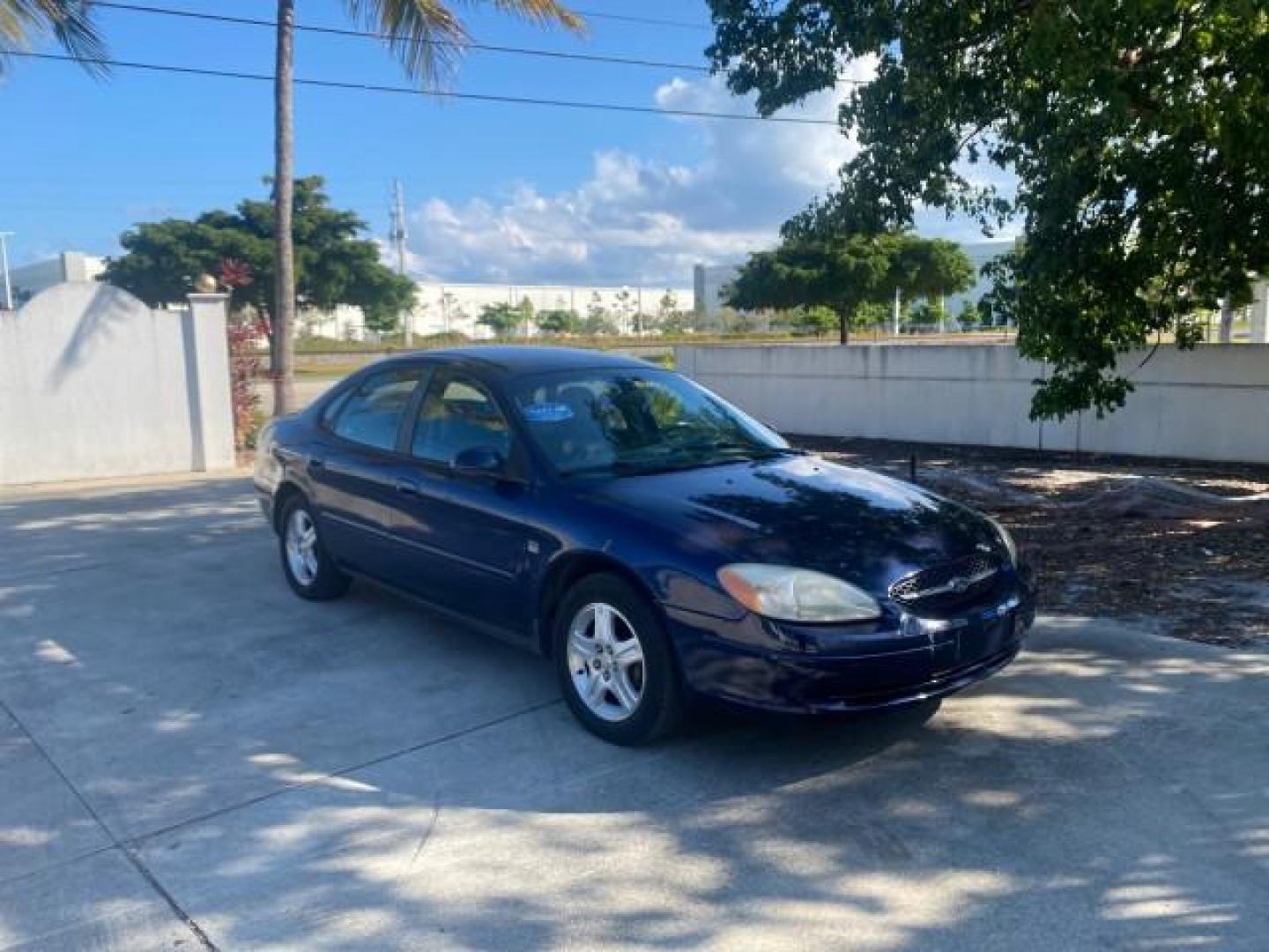 2000 Medium Royal Blue Metallic /Medium Graphite Ford Taurus SEL (1FAFP56S0YA) with an 3.0L DOHC SMPI 24-Valve V6 Duratec Engine engine, Automatic transmission, located at 4701 North Dixie Hwy, Pompano Beach, FL, 33064, (954) 422-2889, 26.240938, -80.123474 - OUR WEBPAGE FLORIDACARS1.COM HAS OVER 100 PHOTOS AND FREE CARFAX LINK 2000 FORD TAURUS SEL VIN: 1FAFP56S0YA125006 1 F A F P 5 6 S 0 Y A 1 2 5 0 0 6 SEDAN 4 DR 3.0L V6 F DOHC 24V GASOLINE 28 MPG FRONT WHEEL DRIVE Features ABS Brakes Air Conditioning Alloy Wheels AM/FM Stereo Automatic Transmission Au - Photo#96