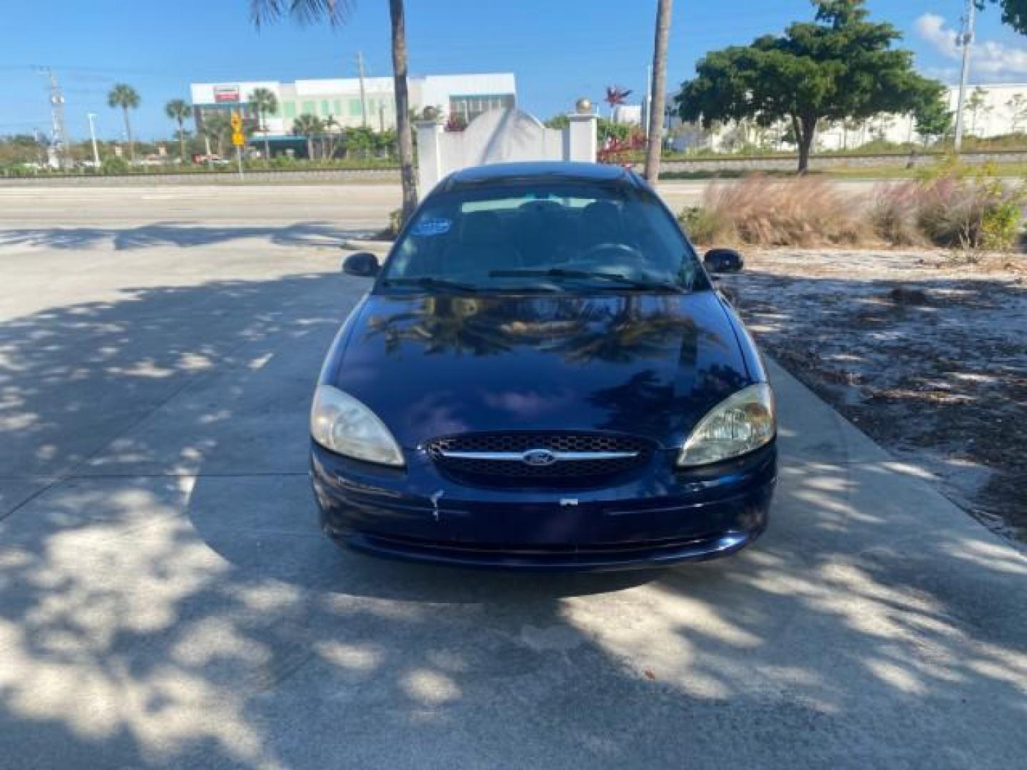 2000 Medium Royal Blue Metallic /Medium Graphite Ford Taurus SEL (1FAFP56S0YA) with an 3.0L DOHC SMPI 24-Valve V6 Duratec Engine engine, Automatic transmission, located at 4701 North Dixie Hwy, Pompano Beach, FL, 33064, (954) 422-2889, 26.240938, -80.123474 - OUR WEBPAGE FLORIDACARS1.COM HAS OVER 100 PHOTOS AND FREE CARFAX LINK 2000 FORD TAURUS SEL VIN: 1FAFP56S0YA125006 1 F A F P 5 6 S 0 Y A 1 2 5 0 0 6 SEDAN 4 DR 3.0L V6 F DOHC 24V GASOLINE 28 MPG FRONT WHEEL DRIVE Features ABS Brakes Air Conditioning Alloy Wheels AM/FM Stereo Automatic Transmission Au - Photo#97