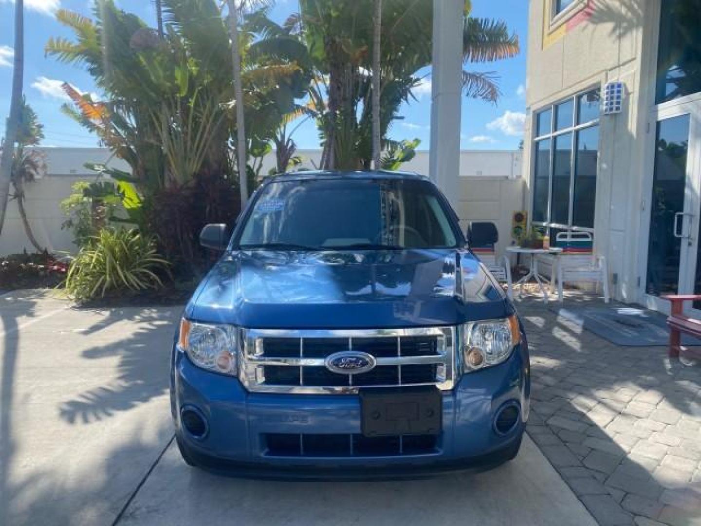 2009 Sport Blue Metallic /Stone Ford Escape XLS LOW MILES 25,482 (1FMCU02739K) with an 2.5L DOHC SEFI 16-Valve I4 Duratec Engine engine, Automatic transmission, located at 4701 North Dixie Hwy, Pompano Beach, FL, 33064, (954) 422-2889, 26.240938, -80.123474 - OUR WEBPAGE FLORIDACARS1.COM HAS OVER 100 PHOTOS AND FREE CARFAX LINK 2009 FORD ESCAPE XLS VIN: 1FMCU02739KA64641 1 F M C U 0 2 7 3 9 K A 6 4 6 4 1 4 DOOR WAGON/SPORT UTILITY 2.5L I4 F 16V GASOLINE 28 MPG FRONT WHEEL DRIVE Features ABS Brakes Air Conditioning Alloy Wheels AM/FM Stereo Automatic Tran - Photo#2
