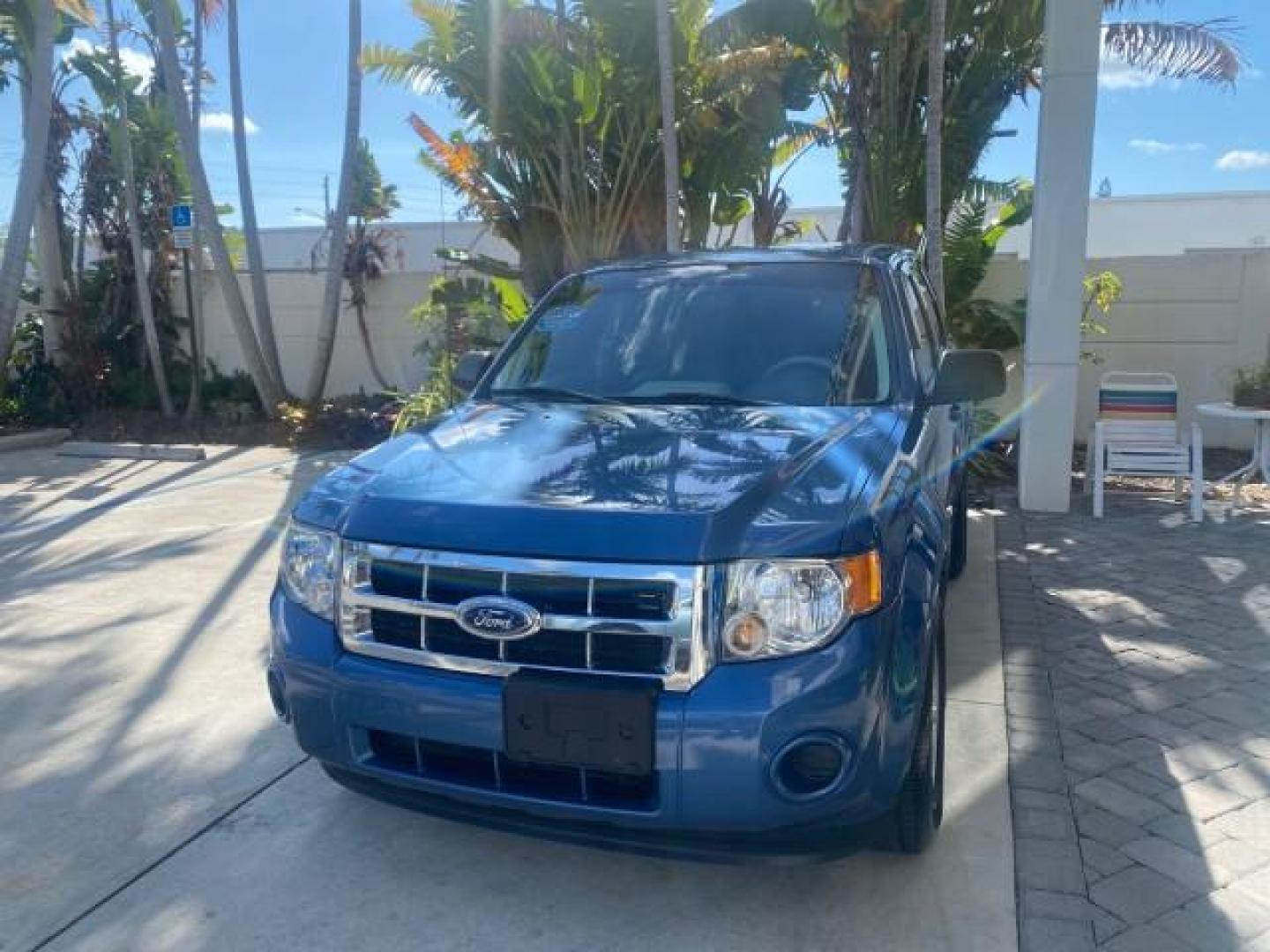 2009 Sport Blue Metallic /Stone Ford Escape XLS LOW MILES 25,482 (1FMCU02739K) with an 2.5L DOHC SEFI 16-Valve I4 Duratec Engine engine, Automatic transmission, located at 4701 North Dixie Hwy, Pompano Beach, FL, 33064, (954) 422-2889, 26.240938, -80.123474 - OUR WEBPAGE FLORIDACARS1.COM HAS OVER 100 PHOTOS AND FREE CARFAX LINK 2009 FORD ESCAPE XLS VIN: 1FMCU02739KA64641 1 F M C U 0 2 7 3 9 K A 6 4 6 4 1 4 DOOR WAGON/SPORT UTILITY 2.5L I4 F 16V GASOLINE 28 MPG FRONT WHEEL DRIVE Features ABS Brakes Air Conditioning Alloy Wheels AM/FM Stereo Automatic Tran - Photo#3