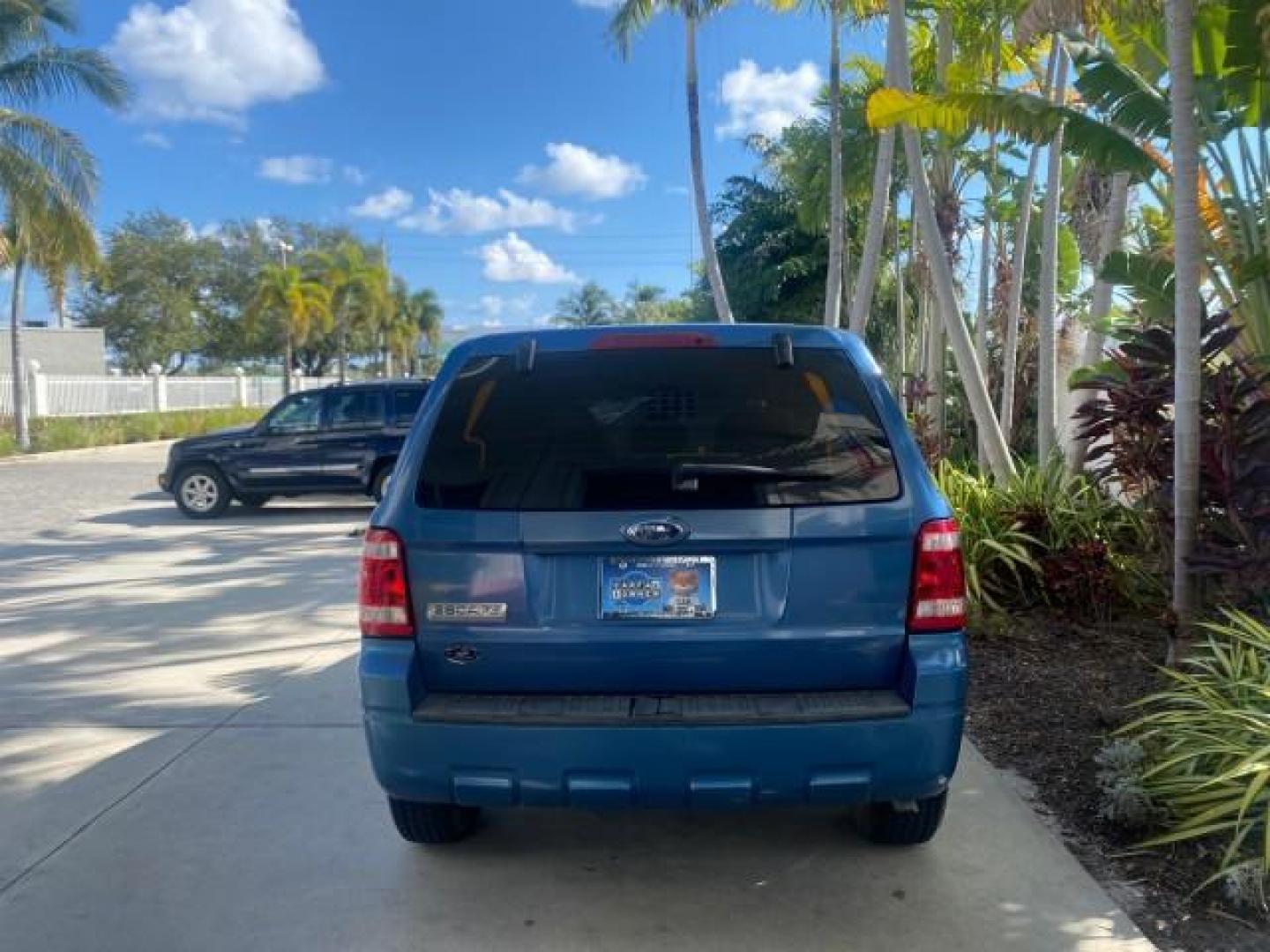 2009 Sport Blue Metallic /Stone Ford Escape XLS LOW MILES 25,482 (1FMCU02739K) with an 2.5L DOHC SEFI 16-Valve I4 Duratec Engine engine, Automatic transmission, located at 4701 North Dixie Hwy, Pompano Beach, FL, 33064, (954) 422-2889, 26.240938, -80.123474 - OUR WEBPAGE FLORIDACARS1.COM HAS OVER 100 PHOTOS AND FREE CARFAX LINK 2009 FORD ESCAPE XLS VIN: 1FMCU02739KA64641 1 F M C U 0 2 7 3 9 K A 6 4 6 4 1 4 DOOR WAGON/SPORT UTILITY 2.5L I4 F 16V GASOLINE 28 MPG FRONT WHEEL DRIVE Features ABS Brakes Air Conditioning Alloy Wheels AM/FM Stereo Automatic Tran - Photo#6