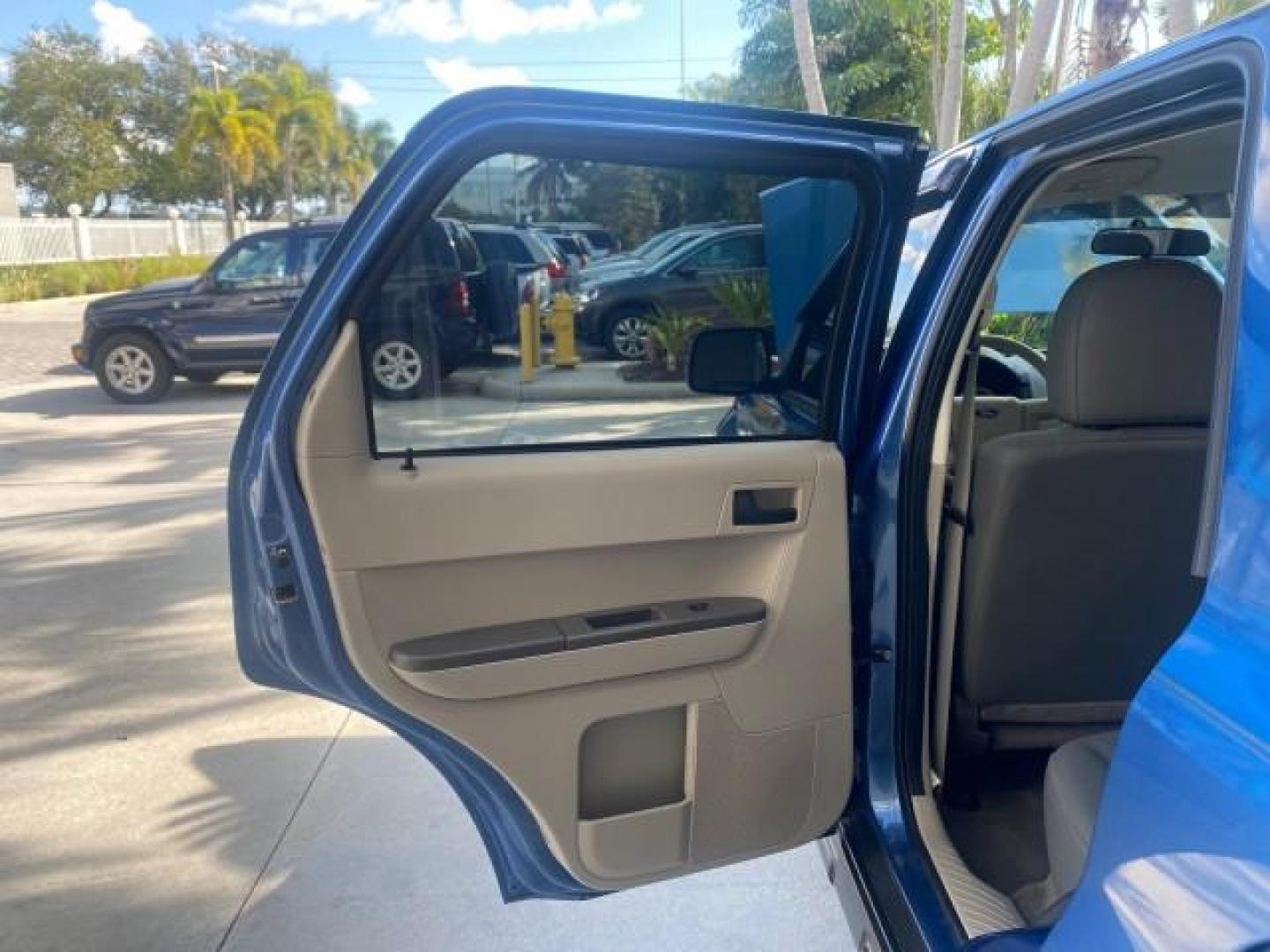 2009 Sport Blue Metallic /Stone Ford Escape XLS LOW MILES 25,482 (1FMCU02739K) with an 2.5L DOHC SEFI 16-Valve I4 Duratec Engine engine, Automatic transmission, located at 4701 North Dixie Hwy, Pompano Beach, FL, 33064, (954) 422-2889, 26.240938, -80.123474 - OUR WEBPAGE FLORIDACARS1.COM HAS OVER 100 PHOTOS AND FREE CARFAX LINK 2009 FORD ESCAPE XLS VIN: 1FMCU02739KA64641 1 F M C U 0 2 7 3 9 K A 6 4 6 4 1 4 DOOR WAGON/SPORT UTILITY 2.5L I4 F 16V GASOLINE 28 MPG FRONT WHEEL DRIVE Features ABS Brakes Air Conditioning Alloy Wheels AM/FM Stereo Automatic Tran - Photo#13