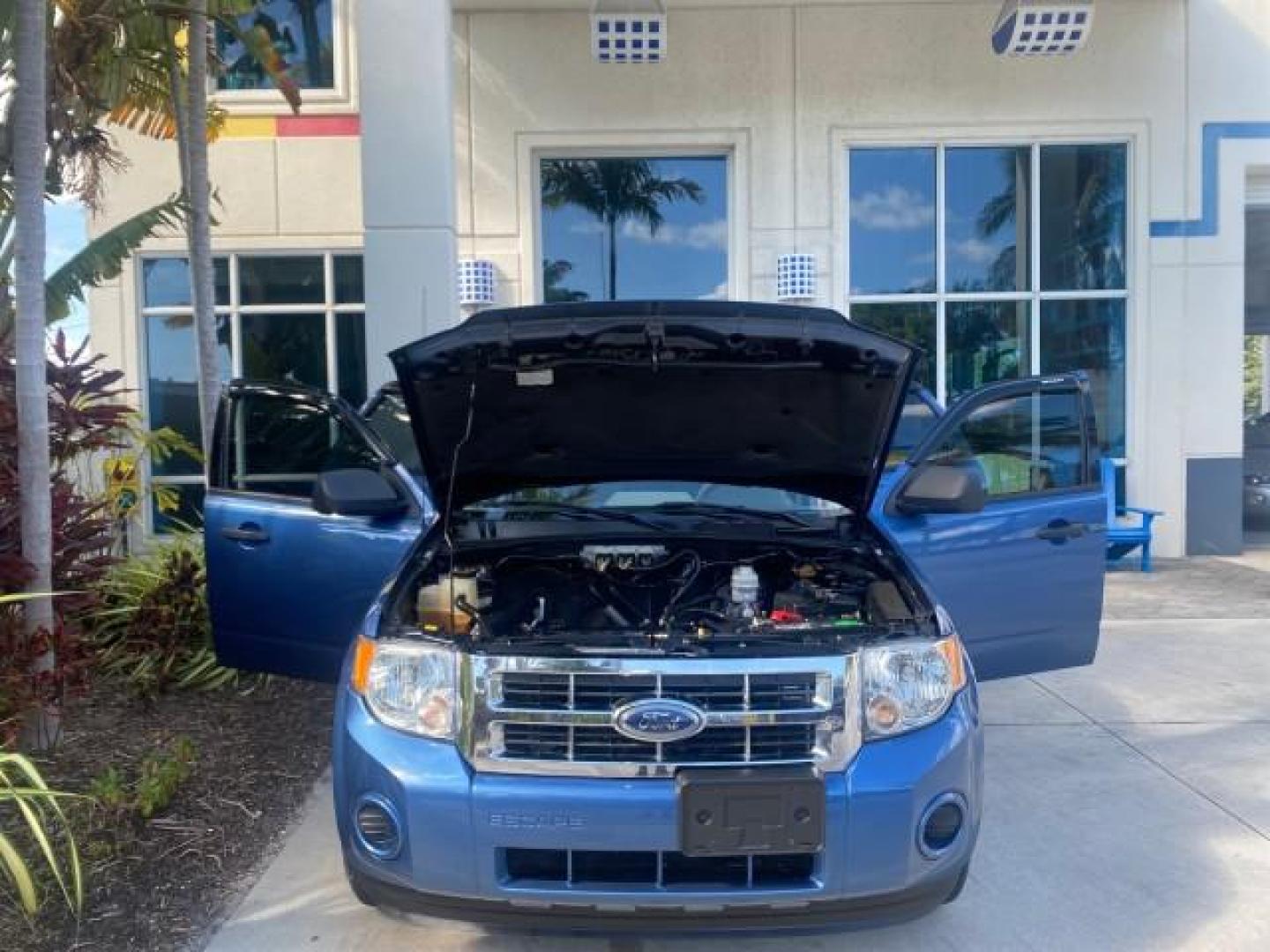 2009 Sport Blue Metallic /Stone Ford Escape XLS LOW MILES 25,482 (1FMCU02739K) with an 2.5L DOHC SEFI 16-Valve I4 Duratec Engine engine, Automatic transmission, located at 4701 North Dixie Hwy, Pompano Beach, FL, 33064, (954) 422-2889, 26.240938, -80.123474 - OUR WEBPAGE FLORIDACARS1.COM HAS OVER 100 PHOTOS AND FREE CARFAX LINK 2009 FORD ESCAPE XLS VIN: 1FMCU02739KA64641 1 F M C U 0 2 7 3 9 K A 6 4 6 4 1 4 DOOR WAGON/SPORT UTILITY 2.5L I4 F 16V GASOLINE 28 MPG FRONT WHEEL DRIVE Features ABS Brakes Air Conditioning Alloy Wheels AM/FM Stereo Automatic Tran - Photo#17