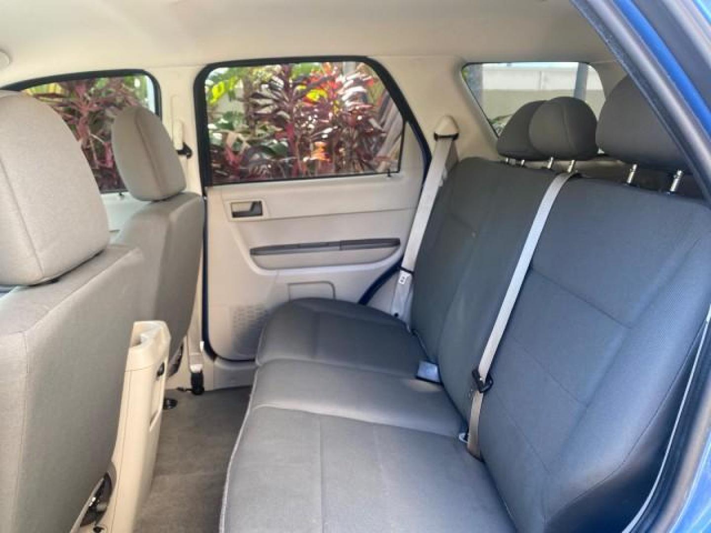 2009 Sport Blue Metallic /Stone Ford Escape XLS LOW MILES 25,482 (1FMCU02739K) with an 2.5L DOHC SEFI 16-Valve I4 Duratec Engine engine, Automatic transmission, located at 4701 North Dixie Hwy, Pompano Beach, FL, 33064, (954) 422-2889, 26.240938, -80.123474 - OUR WEBPAGE FLORIDACARS1.COM HAS OVER 100 PHOTOS AND FREE CARFAX LINK 2009 FORD ESCAPE XLS VIN: 1FMCU02739KA64641 1 F M C U 0 2 7 3 9 K A 6 4 6 4 1 4 DOOR WAGON/SPORT UTILITY 2.5L I4 F 16V GASOLINE 28 MPG FRONT WHEEL DRIVE Features ABS Brakes Air Conditioning Alloy Wheels AM/FM Stereo Automatic Tran - Photo#75