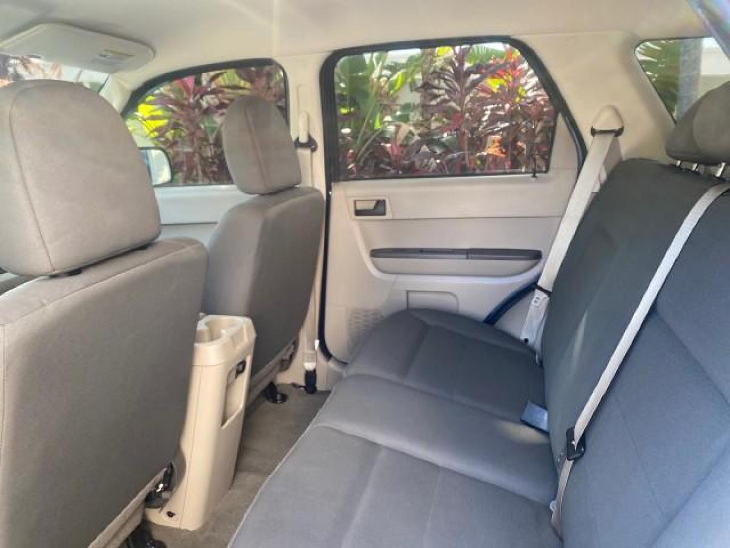 2009 Sport Blue Metallic /Stone Ford Escape XLS LOW MILES 25,482 (1FMCU02739K) with an 2.5L DOHC SEFI 16-Valve I4 Duratec Engine engine, Automatic transmission, located at 4701 North Dixie Hwy, Pompano Beach, FL, 33064, (954) 422-2889, 26.240938, -80.123474 - OUR WEBPAGE FLORIDACARS1.COM HAS OVER 100 PHOTOS AND FREE CARFAX LINK 2009 FORD ESCAPE XLS VIN: 1FMCU02739KA64641 1 F M C U 0 2 7 3 9 K A 6 4 6 4 1 4 DOOR WAGON/SPORT UTILITY 2.5L I4 F 16V GASOLINE 28 MPG FRONT WHEEL DRIVE Features ABS Brakes Air Conditioning Alloy Wheels AM/FM Stereo Automatic Tran - Photo#76