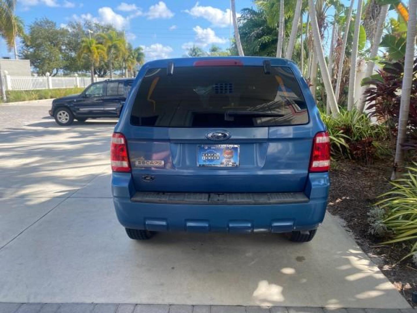 2009 Sport Blue Metallic /Stone Ford Escape XLS LOW MILES 25,482 (1FMCU02739K) with an 2.5L DOHC SEFI 16-Valve I4 Duratec Engine engine, Automatic transmission, located at 4701 North Dixie Hwy, Pompano Beach, FL, 33064, (954) 422-2889, 26.240938, -80.123474 - OUR WEBPAGE FLORIDACARS1.COM HAS OVER 100 PHOTOS AND FREE CARFAX LINK 2009 FORD ESCAPE XLS VIN: 1FMCU02739KA64641 1 F M C U 0 2 7 3 9 K A 6 4 6 4 1 4 DOOR WAGON/SPORT UTILITY 2.5L I4 F 16V GASOLINE 28 MPG FRONT WHEEL DRIVE Features ABS Brakes Air Conditioning Alloy Wheels AM/FM Stereo Automatic Tran - Photo#87