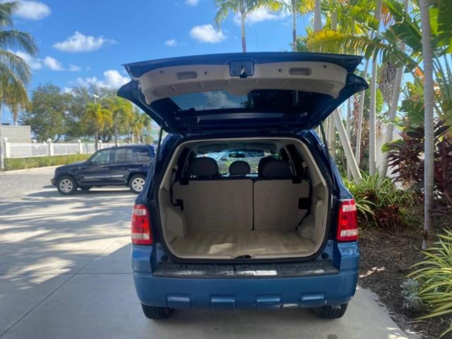 2009 Sport Blue Metallic /Stone Ford Escape XLS LOW MILES 25,482 (1FMCU02739K) with an 2.5L DOHC SEFI 16-Valve I4 Duratec Engine engine, Automatic transmission, located at 4701 North Dixie Hwy, Pompano Beach, FL, 33064, (954) 422-2889, 26.240938, -80.123474 - OUR WEBPAGE FLORIDACARS1.COM HAS OVER 100 PHOTOS AND FREE CARFAX LINK 2009 FORD ESCAPE XLS VIN: 1FMCU02739KA64641 1 F M C U 0 2 7 3 9 K A 6 4 6 4 1 4 DOOR WAGON/SPORT UTILITY 2.5L I4 F 16V GASOLINE 28 MPG FRONT WHEEL DRIVE Features ABS Brakes Air Conditioning Alloy Wheels AM/FM Stereo Automatic Tran - Photo#90