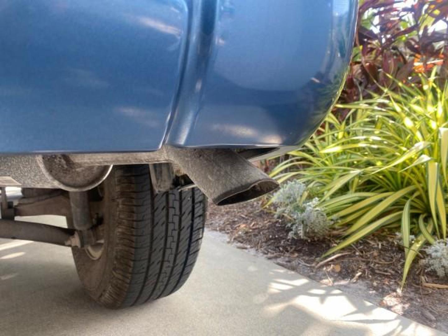 2009 Sport Blue Metallic /Stone Ford Escape XLS LOW MILES 25,482 (1FMCU02739K) with an 2.5L DOHC SEFI 16-Valve I4 Duratec Engine engine, Automatic transmission, located at 4701 North Dixie Hwy, Pompano Beach, FL, 33064, (954) 422-2889, 26.240938, -80.123474 - OUR WEBPAGE FLORIDACARS1.COM HAS OVER 100 PHOTOS AND FREE CARFAX LINK 2009 FORD ESCAPE XLS VIN: 1FMCU02739KA64641 1 F M C U 0 2 7 3 9 K A 6 4 6 4 1 4 DOOR WAGON/SPORT UTILITY 2.5L I4 F 16V GASOLINE 28 MPG FRONT WHEEL DRIVE Features ABS Brakes Air Conditioning Alloy Wheels AM/FM Stereo Automatic Tran - Photo#95