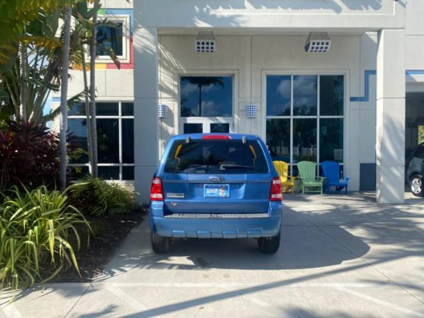 2009 Sport Blue Metallic /Stone Ford Escape XLS LOW MILES 25,482 (1FMCU02739K) with an 2.5L DOHC SEFI 16-Valve I4 Duratec Engine engine, Automatic transmission, located at 4701 North Dixie Hwy, Pompano Beach, FL, 33064, (954) 422-2889, 26.240938, -80.123474 - OUR WEBPAGE FLORIDACARS1.COM HAS OVER 100 PHOTOS AND FREE CARFAX LINK 2009 FORD ESCAPE XLS VIN: 1FMCU02739KA64641 1 F M C U 0 2 7 3 9 K A 6 4 6 4 1 4 DOOR WAGON/SPORT UTILITY 2.5L I4 F 16V GASOLINE 28 MPG FRONT WHEEL DRIVE Features ABS Brakes Air Conditioning Alloy Wheels AM/FM Stereo Automatic Tran - Photo#96