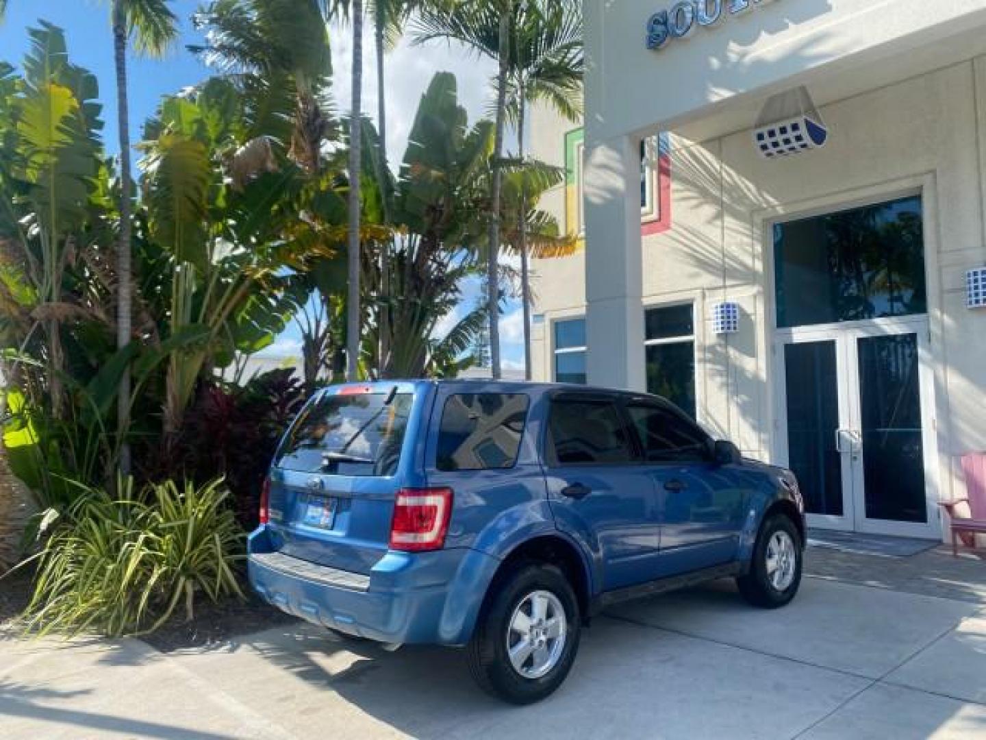2009 Sport Blue Metallic /Stone Ford Escape XLS LOW MILES 25,482 (1FMCU02739K) with an 2.5L DOHC SEFI 16-Valve I4 Duratec Engine engine, Automatic transmission, located at 4701 North Dixie Hwy, Pompano Beach, FL, 33064, (954) 422-2889, 26.240938, -80.123474 - OUR WEBPAGE FLORIDACARS1.COM HAS OVER 100 PHOTOS AND FREE CARFAX LINK 2009 FORD ESCAPE XLS VIN: 1FMCU02739KA64641 1 F M C U 0 2 7 3 9 K A 6 4 6 4 1 4 DOOR WAGON/SPORT UTILITY 2.5L I4 F 16V GASOLINE 28 MPG FRONT WHEEL DRIVE Features ABS Brakes Air Conditioning Alloy Wheels AM/FM Stereo Automatic Tran - Photo#98