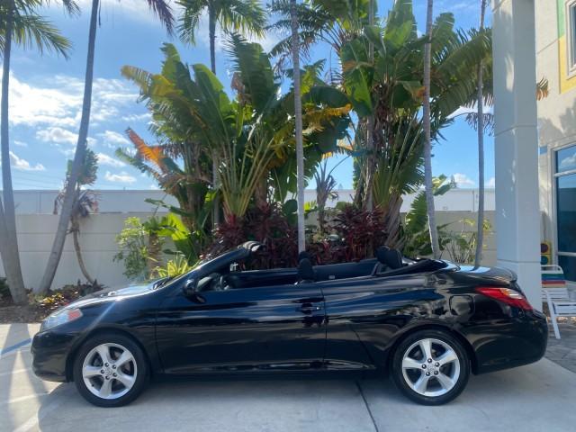2006 Black /Dark Stone Toyota Camry Solara SE V6 CONV LOW MILES 57,572 (4T1FA38P16U) with an 3.3L DOHC SMPI 24-Valve V6 Engine engine, Automatic transmission, located at 4701 North Dixie Hwy, Pompano Beach, FL, 33064, (954) 422-2889, 26.240938, -80.123474 - OUR WEBPAGE FLORIDACARS1.COM HAS OVER 100 PHOTOS AND FREE CARFAX LINK 2006 TOYOTA CAMRY SOLARA SE V6 VIN: 4T1FA38P16U086295 4 T 1 F A 3 8 P 1 6 U 0 8 6 2 9 5 CONVERTIBLE 3.3L V6 F DOHC 24V GASOLINE 29 MPG FRONT WHEEL DRIVE Features ABS Brakes Air Conditioning Alloy Wheels AM/FM Stereo Automatic Tran - Photo#4