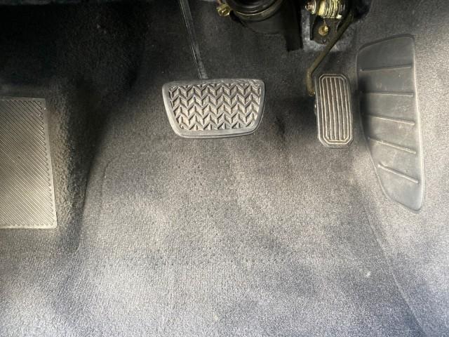 2006 Black /Dark Stone Toyota Camry Solara SE V6 CONV LOW MILES 57,572 (4T1FA38P16U) with an 3.3L DOHC SMPI 24-Valve V6 Engine engine, Automatic transmission, located at 4701 North Dixie Hwy, Pompano Beach, FL, 33064, (954) 422-2889, 26.240938, -80.123474 - OUR WEBPAGE FLORIDACARS1.COM HAS OVER 100 PHOTOS AND FREE CARFAX LINK 2006 TOYOTA CAMRY SOLARA SE V6 VIN: 4T1FA38P16U086295 4 T 1 F A 3 8 P 1 6 U 0 8 6 2 9 5 CONVERTIBLE 3.3L V6 F DOHC 24V GASOLINE 29 MPG FRONT WHEEL DRIVE Features ABS Brakes Air Conditioning Alloy Wheels AM/FM Stereo Automatic Tran - Photo#65