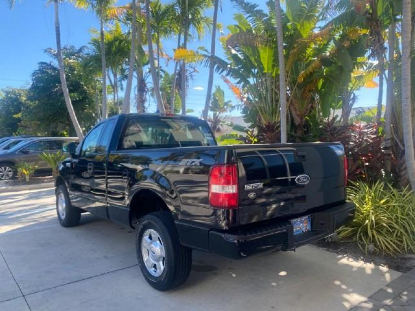 2004 Black /Flint Ford F-150 STX LOW MILES 46,755 4WD (1FTRF14W54N) with an 4.6L EFI V8 Engine engine, Automatic transmission, located at 4701 North Dixie Hwy, Pompano Beach, FL, 33064, (954) 422-2889, 26.240938, -80.123474 - OUR WEBPAGE FLORIDACARS1.COM HAS OVER 100 PHOTOS AND FREE CARFAX LINK 2004 FORD F-150 STX 4WD WE HAVE THE LOWEST MILEAGE ONE FOR SALE IN THE COUNTRY 46,755 VIN: 1FTRF14W54NB29502 1 F T R F 1 4 W 5 4 N B 2 9 5 0 2 PICKUP 4.6L V8 F SOHC 16V GASOLINE 18 MPG REAR WHEEL DRIVE W/ 4X4 Features 4WD/AWD ABS - Photo#5