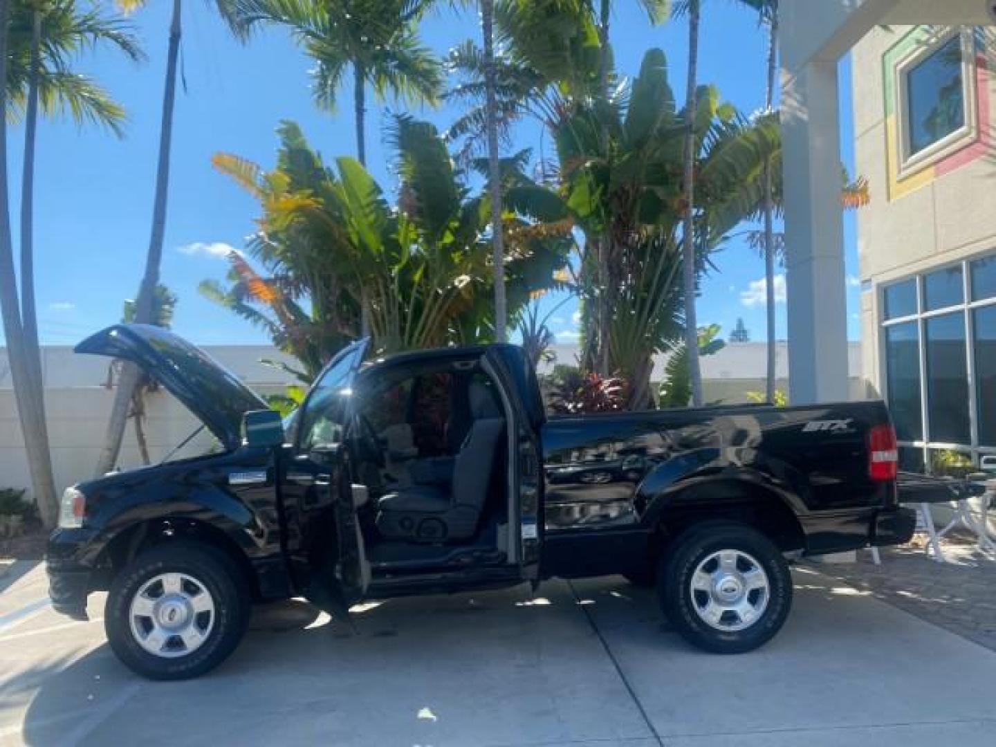 2004 Black /Flint Ford F-150 STX LOW MILES 46,755 4WD (1FTRF14W54N) with an 4.6L EFI V8 Engine engine, Automatic transmission, located at 4701 North Dixie Hwy, Pompano Beach, FL, 33064, (954) 422-2889, 26.240938, -80.123474 - OUR WEBPAGE FLORIDACARS1.COM HAS OVER 100 PHOTOS AND FREE CARFAX LINK 2004 FORD F-150 STX 4WD WE HAVE THE LOWEST MILEAGE ONE FOR SALE IN THE COUNTRY 46,755 VIN: 1FTRF14W54NB29502 1 F T R F 1 4 W 5 4 N B 2 9 5 0 2 PICKUP 4.6L V8 F SOHC 16V GASOLINE 18 MPG REAR WHEEL DRIVE W/ 4X4 Features 4WD/AWD ABS - Photo#8