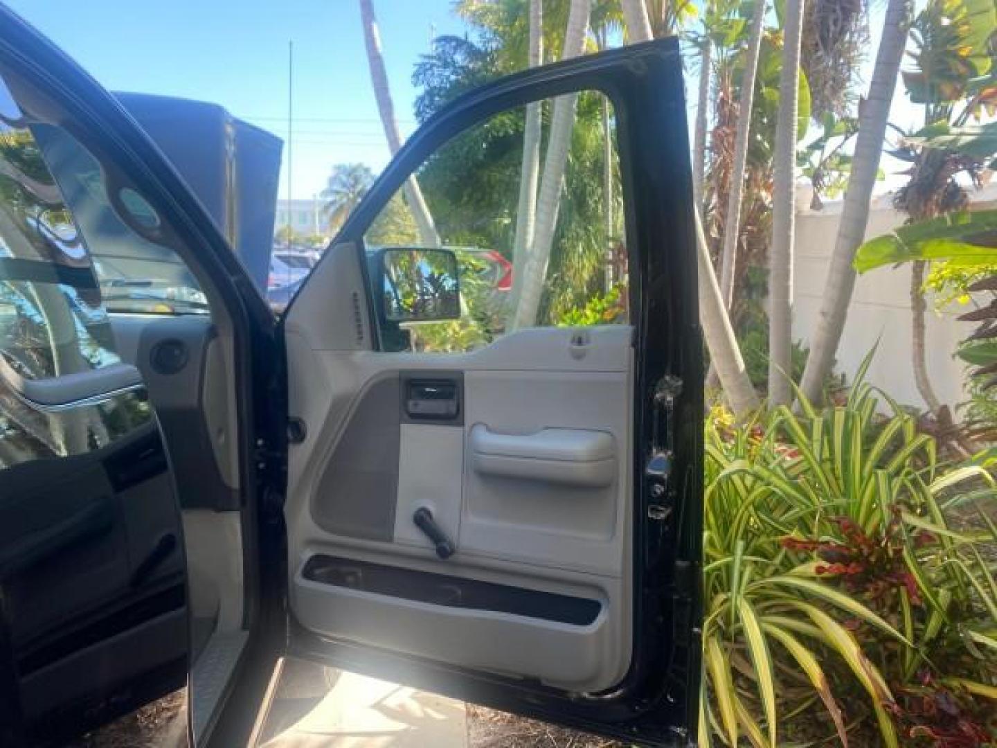2004 Black /Flint Ford F-150 STX LOW MILES 46,755 4WD (1FTRF14W54N) with an 4.6L EFI V8 Engine engine, Automatic transmission, located at 4701 North Dixie Hwy, Pompano Beach, FL, 33064, (954) 422-2889, 26.240938, -80.123474 - OUR WEBPAGE FLORIDACARS1.COM HAS OVER 100 PHOTOS AND FREE CARFAX LINK 2004 FORD F-150 STX 4WD WE HAVE THE LOWEST MILEAGE ONE FOR SALE IN THE COUNTRY 46,755 VIN: 1FTRF14W54NB29502 1 F T R F 1 4 W 5 4 N B 2 9 5 0 2 PICKUP 4.6L V8 F SOHC 16V GASOLINE 18 MPG REAR WHEEL DRIVE W/ 4X4 Features 4WD/AWD ABS - Photo#11