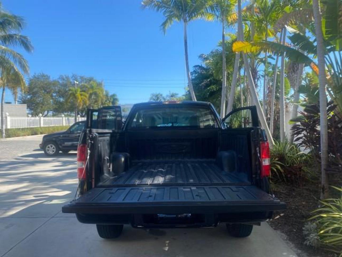 2004 Black /Flint Ford F-150 STX LOW MILES 46,755 4WD (1FTRF14W54N) with an 4.6L EFI V8 Engine engine, Automatic transmission, located at 4701 North Dixie Hwy, Pompano Beach, FL, 33064, (954) 422-2889, 26.240938, -80.123474 - OUR WEBPAGE FLORIDACARS1.COM HAS OVER 100 PHOTOS AND FREE CARFAX LINK 2004 FORD F-150 STX 4WD WE HAVE THE LOWEST MILEAGE ONE FOR SALE IN THE COUNTRY 46,755 VIN: 1FTRF14W54NB29502 1 F T R F 1 4 W 5 4 N B 2 9 5 0 2 PICKUP 4.6L V8 F SOHC 16V GASOLINE 18 MPG REAR WHEEL DRIVE W/ 4X4 Features 4WD/AWD ABS - Photo#15