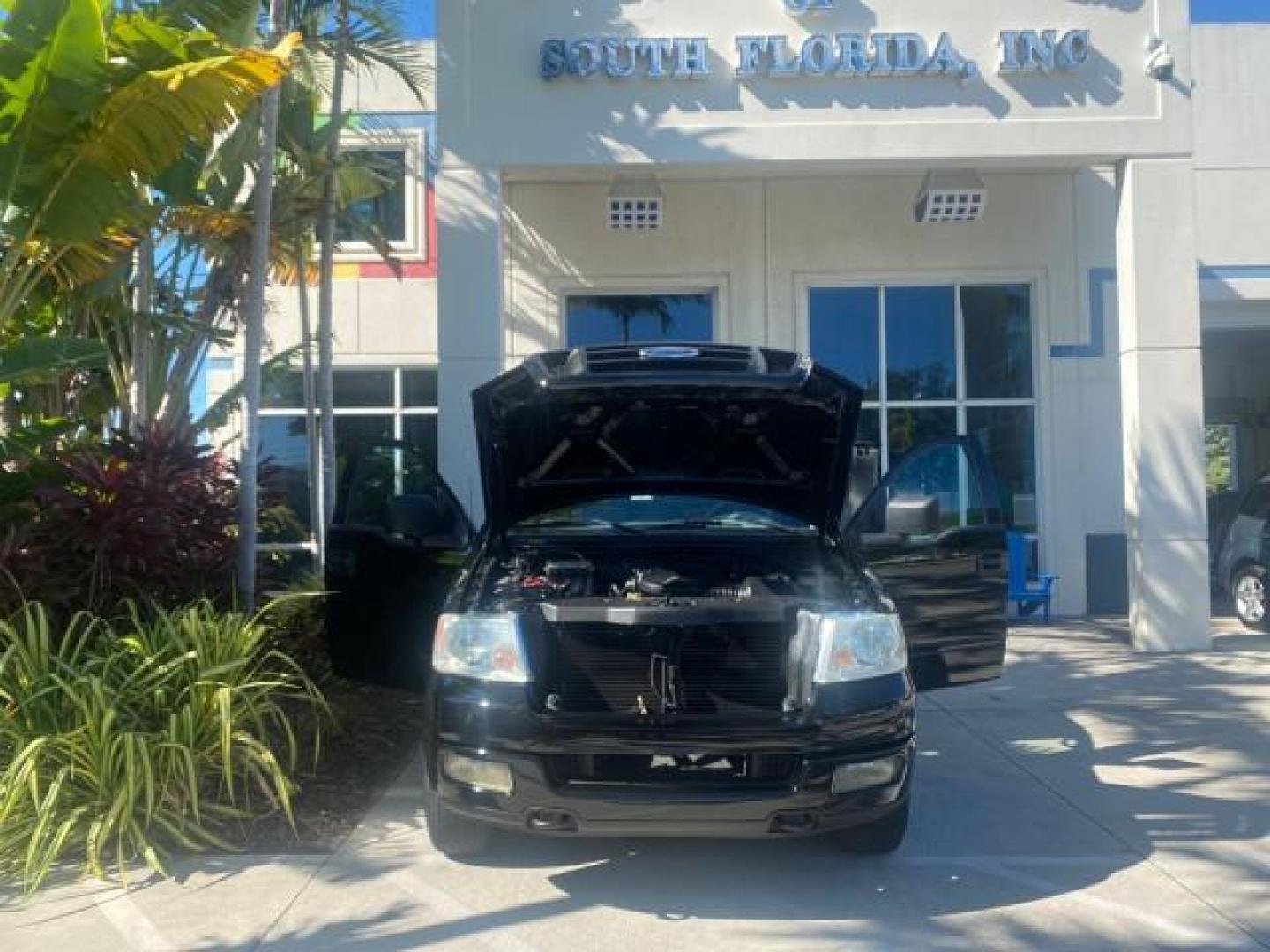 2004 Black /Flint Ford F-150 STX LOW MILES 46,755 4WD (1FTRF14W54N) with an 4.6L EFI V8 Engine engine, Automatic transmission, located at 4701 North Dixie Hwy, Pompano Beach, FL, 33064, (954) 422-2889, 26.240938, -80.123474 - OUR WEBPAGE FLORIDACARS1.COM HAS OVER 100 PHOTOS AND FREE CARFAX LINK 2004 FORD F-150 STX 4WD WE HAVE THE LOWEST MILEAGE ONE FOR SALE IN THE COUNTRY 46,755 VIN: 1FTRF14W54NB29502 1 F T R F 1 4 W 5 4 N B 2 9 5 0 2 PICKUP 4.6L V8 F SOHC 16V GASOLINE 18 MPG REAR WHEEL DRIVE W/ 4X4 Features 4WD/AWD ABS - Photo#16