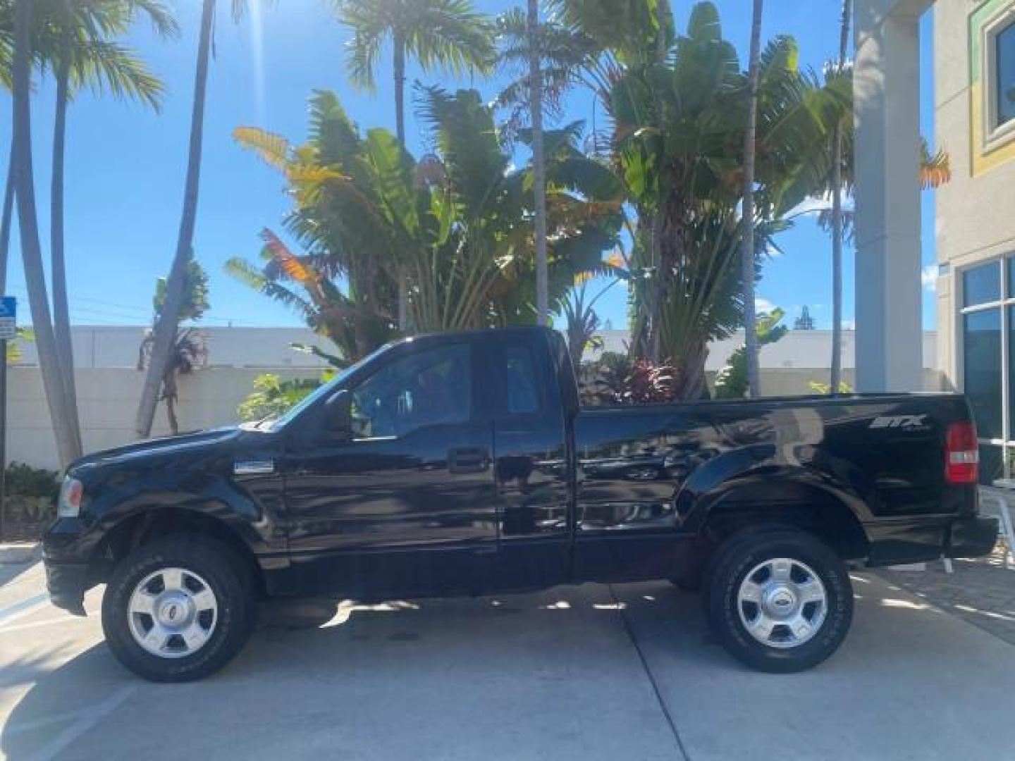 2004 Black /Flint Ford F-150 STX LOW MILES 46,755 4WD (1FTRF14W54N) with an 4.6L EFI V8 Engine engine, Automatic transmission, located at 4701 North Dixie Hwy, Pompano Beach, FL, 33064, (954) 422-2889, 26.240938, -80.123474 - OUR WEBPAGE FLORIDACARS1.COM HAS OVER 100 PHOTOS AND FREE CARFAX LINK 2004 FORD F-150 STX 4WD WE HAVE THE LOWEST MILEAGE ONE FOR SALE IN THE COUNTRY 46,755 VIN: 1FTRF14W54NB29502 1 F T R F 1 4 W 5 4 N B 2 9 5 0 2 PICKUP 4.6L V8 F SOHC 16V GASOLINE 18 MPG REAR WHEEL DRIVE W/ 4X4 Features 4WD/AWD ABS - Photo#31