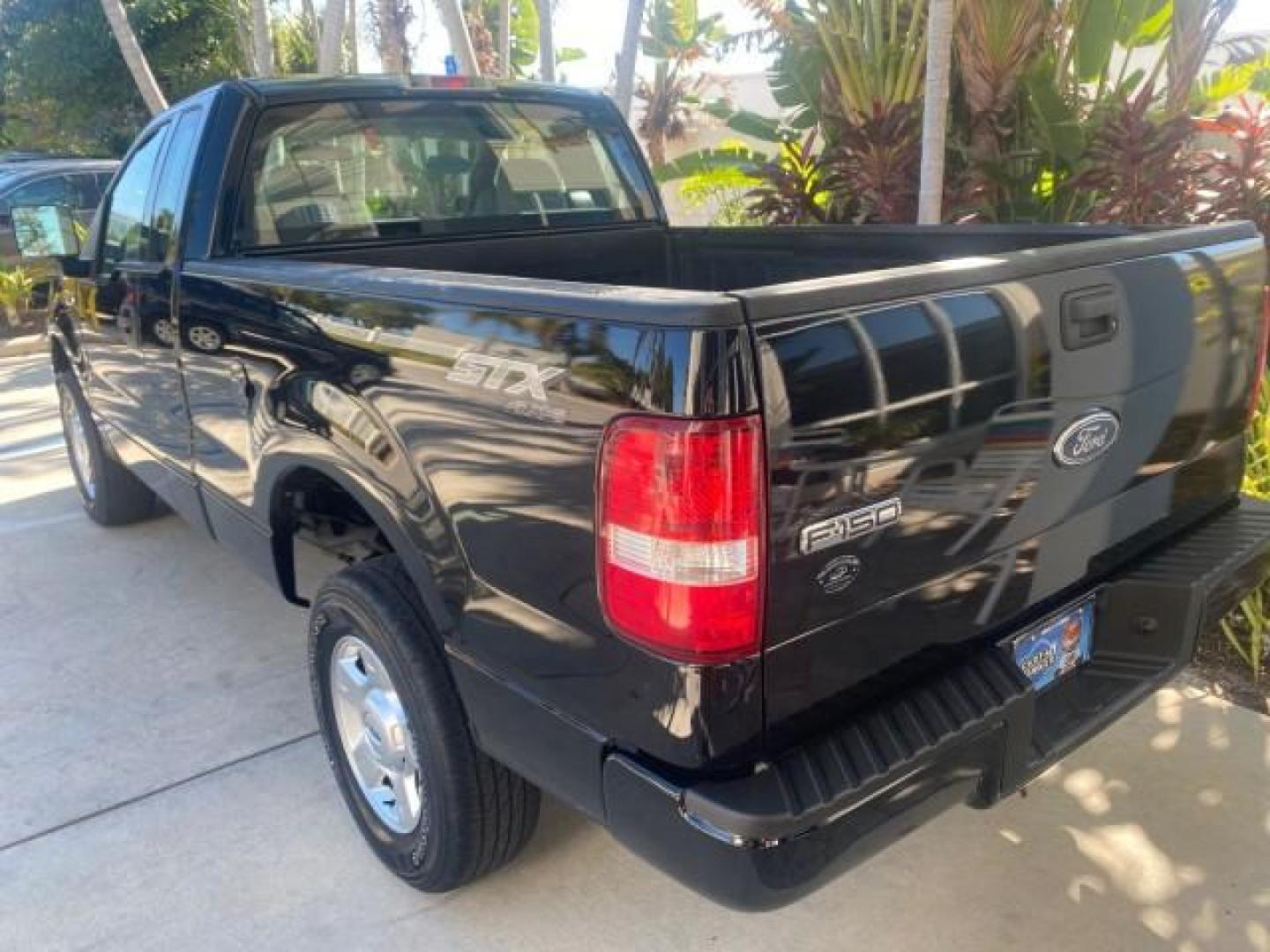 2004 Black /Flint Ford F-150 STX LOW MILES 46,755 4WD (1FTRF14W54N) with an 4.6L EFI V8 Engine engine, Automatic transmission, located at 4701 North Dixie Hwy, Pompano Beach, FL, 33064, (954) 422-2889, 26.240938, -80.123474 - OUR WEBPAGE FLORIDACARS1.COM HAS OVER 100 PHOTOS AND FREE CARFAX LINK 2004 FORD F-150 STX 4WD WE HAVE THE LOWEST MILEAGE ONE FOR SALE IN THE COUNTRY 46,755 VIN: 1FTRF14W54NB29502 1 F T R F 1 4 W 5 4 N B 2 9 5 0 2 PICKUP 4.6L V8 F SOHC 16V GASOLINE 18 MPG REAR WHEEL DRIVE W/ 4X4 Features 4WD/AWD ABS - Photo#88