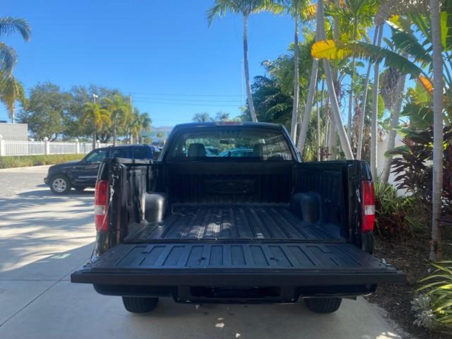 2004 Black /Flint Ford F-150 STX LOW MILES 46,755 4WD (1FTRF14W54N) with an 4.6L EFI V8 Engine engine, Automatic transmission, located at 4701 North Dixie Hwy, Pompano Beach, FL, 33064, (954) 422-2889, 26.240938, -80.123474 - OUR WEBPAGE FLORIDACARS1.COM HAS OVER 100 PHOTOS AND FREE CARFAX LINK 2004 FORD F-150 STX 4WD WE HAVE THE LOWEST MILEAGE ONE FOR SALE IN THE COUNTRY 46,755 VIN: 1FTRF14W54NB29502 1 F T R F 1 4 W 5 4 N B 2 9 5 0 2 PICKUP 4.6L V8 F SOHC 16V GASOLINE 18 MPG REAR WHEEL DRIVE W/ 4X4 Features 4WD/AWD ABS - Photo#94