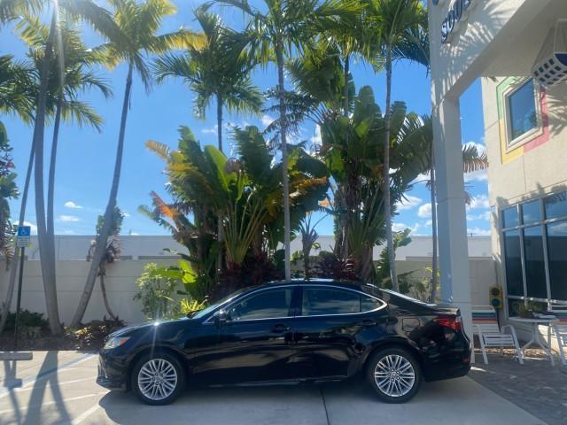 2013 Obsidian /Parchment Lexus ES 350 4dr Sdn LOW MILES 17,959 1 OWNER (JTHBK1GGXD2) with an 3.5L DOHC SFI 24-Valve V6 Engine engine, Automatic transmission, located at 4701 North Dixie Hwy, Pompano Beach, FL, 33064, (954) 422-2889, 26.240938, -80.123474 - OUR WEBPAGE FLORIDACARS1.COM HAS OVER 100 PHOTOS AND FREE CARFAX LINK 2013 LEXUS ES 350 - THIS IS THE LOWEST MILEAGE ONE IN THE COUNTRY FOR SALE 17,959 VIN: JTHBK1GGXD2003380 J T H B K 1 G G X D 2 0 0 3 3 8 0 SEDAN 4 DR 3.5L V6 F DOHC 24V GASOLINE 31 MPG FRONT WHEEL DRIVE Features A/C Seat(s) ABS Br - Photo#4