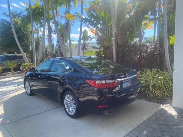2013 Obsidian /Parchment Lexus ES 350 4dr Sdn LOW MILES 17,959 1 OWNER (JTHBK1GGXD2) with an 3.5L DOHC SFI 24-Valve V6 Engine engine, Automatic transmission, located at 4701 North Dixie Hwy, Pompano Beach, FL, 33064, (954) 422-2889, 26.240938, -80.123474 - OUR WEBPAGE FLORIDACARS1.COM HAS OVER 100 PHOTOS AND FREE CARFAX LINK 2013 LEXUS ES 350 - THIS IS THE LOWEST MILEAGE ONE IN THE COUNTRY FOR SALE 17,959 VIN: JTHBK1GGXD2003380 J T H B K 1 G G X D 2 0 0 3 3 8 0 SEDAN 4 DR 3.5L V6 F DOHC 24V GASOLINE 31 MPG FRONT WHEEL DRIVE Features A/C Seat(s) ABS Br - Photo#5