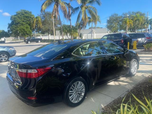 2013 Obsidian /Parchment Lexus ES 350 4dr Sdn LOW MILES 17,959 1 OWNER (JTHBK1GGXD2) with an 3.5L DOHC SFI 24-Valve V6 Engine engine, Automatic transmission, located at 4701 North Dixie Hwy, Pompano Beach, FL, 33064, (954) 422-2889, 26.240938, -80.123474 - OUR WEBPAGE FLORIDACARS1.COM HAS OVER 100 PHOTOS AND FREE CARFAX LINK 2013 LEXUS ES 350 - THIS IS THE LOWEST MILEAGE ONE IN THE COUNTRY FOR SALE 17,959 VIN: JTHBK1GGXD2003380 J T H B K 1 G G X D 2 0 0 3 3 8 0 SEDAN 4 DR 3.5L V6 F DOHC 24V GASOLINE 31 MPG FRONT WHEEL DRIVE Features A/C Seat(s) ABS Br - Photo#7