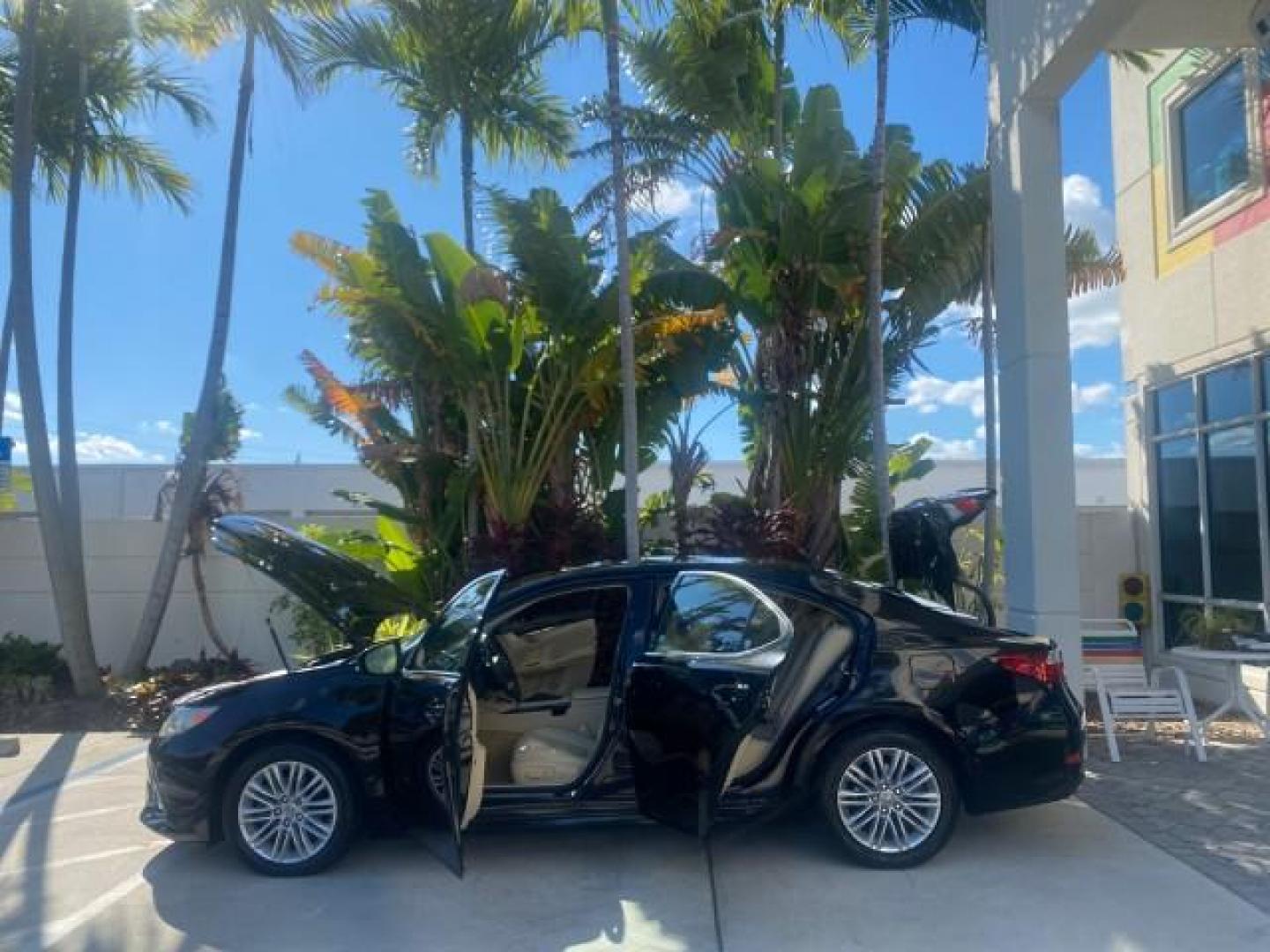 2013 Obsidian /Parchment Lexus ES 350 4dr Sdn LOW MILES 17,959 1 OWNER (JTHBK1GGXD2) with an 3.5L DOHC SFI 24-Valve V6 Engine engine, Automatic transmission, located at 4701 North Dixie Hwy, Pompano Beach, FL, 33064, (954) 422-2889, 26.240938, -80.123474 - OUR WEBPAGE FLORIDACARS1.COM HAS OVER 100 PHOTOS AND FREE CARFAX LINK 2013 LEXUS ES 350 - THIS IS THE LOWEST MILEAGE ONE IN THE COUNTRY FOR SALE 17,959 VIN: JTHBK1GGXD2003380 J T H B K 1 G G X D 2 0 0 3 3 8 0 SEDAN 4 DR 3.5L V6 F DOHC 24V GASOLINE 31 MPG FRONT WHEEL DRIVE Features A/C Seat(s) ABS Br - Photo#8