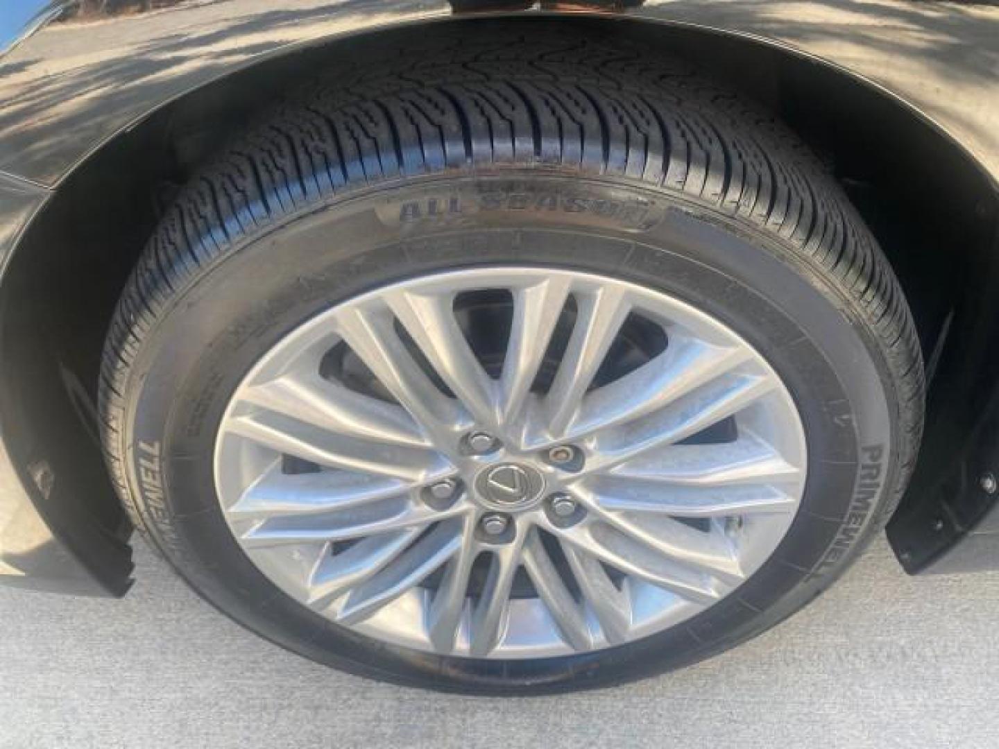 2013 Obsidian /Parchment Lexus ES 350 4dr Sdn LOW MILES 17,959 1 OWNER (JTHBK1GGXD2) with an 3.5L DOHC SFI 24-Valve V6 Engine engine, Automatic transmission, located at 4701 North Dixie Hwy, Pompano Beach, FL, 33064, (954) 422-2889, 26.240938, -80.123474 - OUR WEBPAGE FLORIDACARS1.COM HAS OVER 100 PHOTOS AND FREE CARFAX LINK 2013 LEXUS ES 350 - THIS IS THE LOWEST MILEAGE ONE IN THE COUNTRY FOR SALE 17,959 VIN: JTHBK1GGXD2003380 J T H B K 1 G G X D 2 0 0 3 3 8 0 SEDAN 4 DR 3.5L V6 F DOHC 24V GASOLINE 31 MPG FRONT WHEEL DRIVE Features A/C Seat(s) ABS Br - Photo#19