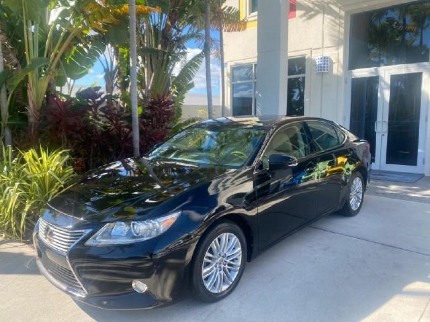 2013 Obsidian /Parchment Lexus ES 350 4dr Sdn LOW MILES 17,959 1 OWNER (JTHBK1GGXD2) with an 3.5L DOHC SFI 24-Valve V6 Engine engine, Automatic transmission, located at 4701 North Dixie Hwy, Pompano Beach, FL, 33064, (954) 422-2889, 26.240938, -80.123474 - OUR WEBPAGE FLORIDACARS1.COM HAS OVER 100 PHOTOS AND FREE CARFAX LINK 2013 LEXUS ES 350 - THIS IS THE LOWEST MILEAGE ONE IN THE COUNTRY FOR SALE 17,959 VIN: JTHBK1GGXD2003380 J T H B K 1 G G X D 2 0 0 3 3 8 0 SEDAN 4 DR 3.5L V6 F DOHC 24V GASOLINE 31 MPG FRONT WHEEL DRIVE Features A/C Seat(s) ABS Br - Photo#28