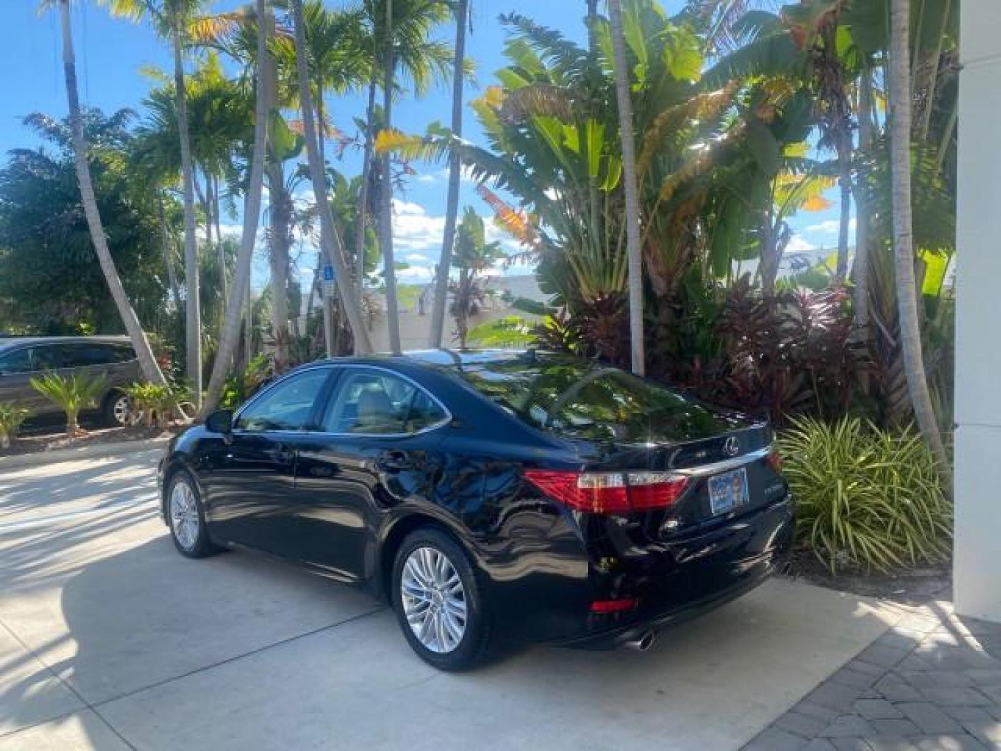 2013 Obsidian /Parchment Lexus ES 350 4dr Sdn LOW MILES 17,959 1 OWNER (JTHBK1GGXD2) with an 3.5L DOHC SFI 24-Valve V6 Engine engine, Automatic transmission, located at 4701 North Dixie Hwy, Pompano Beach, FL, 33064, (954) 422-2889, 26.240938, -80.123474 - OUR WEBPAGE FLORIDACARS1.COM HAS OVER 100 PHOTOS AND FREE CARFAX LINK 2013 LEXUS ES 350 - THIS IS THE LOWEST MILEAGE ONE IN THE COUNTRY FOR SALE 17,959 VIN: JTHBK1GGXD2003380 J T H B K 1 G G X D 2 0 0 3 3 8 0 SEDAN 4 DR 3.5L V6 F DOHC 24V GASOLINE 31 MPG FRONT WHEEL DRIVE Features A/C Seat(s) ABS Br - Photo#31