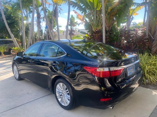 2013 Obsidian /Parchment Lexus ES 350 4dr Sdn LOW MILES 17,959 1 OWNER (JTHBK1GGXD2) with an 3.5L DOHC SFI 24-Valve V6 Engine engine, Automatic transmission, located at 4701 North Dixie Hwy, Pompano Beach, FL, 33064, (954) 422-2889, 26.240938, -80.123474 - OUR WEBPAGE FLORIDACARS1.COM HAS OVER 100 PHOTOS AND FREE CARFAX LINK 2013 LEXUS ES 350 - THIS IS THE LOWEST MILEAGE ONE IN THE COUNTRY FOR SALE 17,959 VIN: JTHBK1GGXD2003380 J T H B K 1 G G X D 2 0 0 3 3 8 0 SEDAN 4 DR 3.5L V6 F DOHC 24V GASOLINE 31 MPG FRONT WHEEL DRIVE Features A/C Seat(s) ABS Br - Photo#32