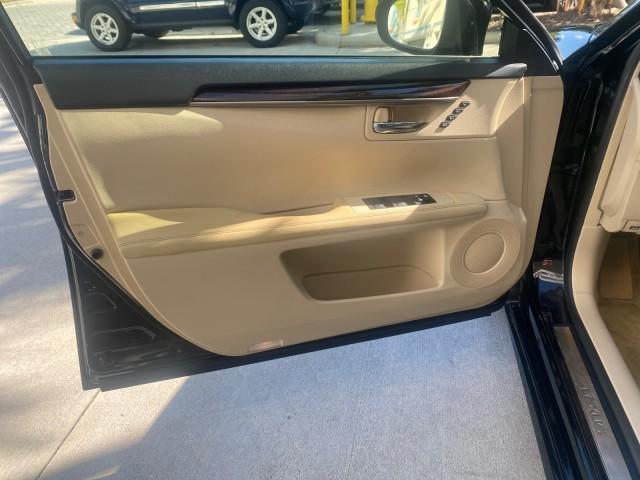 2013 Obsidian /Parchment Lexus ES 350 4dr Sdn LOW MILES 17,959 1 OWNER (JTHBK1GGXD2) with an 3.5L DOHC SFI 24-Valve V6 Engine engine, Automatic transmission, located at 4701 North Dixie Hwy, Pompano Beach, FL, 33064, (954) 422-2889, 26.240938, -80.123474 - OUR WEBPAGE FLORIDACARS1.COM HAS OVER 100 PHOTOS AND FREE CARFAX LINK 2013 LEXUS ES 350 - THIS IS THE LOWEST MILEAGE ONE IN THE COUNTRY FOR SALE 17,959 VIN: JTHBK1GGXD2003380 J T H B K 1 G G X D 2 0 0 3 3 8 0 SEDAN 4 DR 3.5L V6 F DOHC 24V GASOLINE 31 MPG FRONT WHEEL DRIVE Features A/C Seat(s) ABS Br - Photo#40