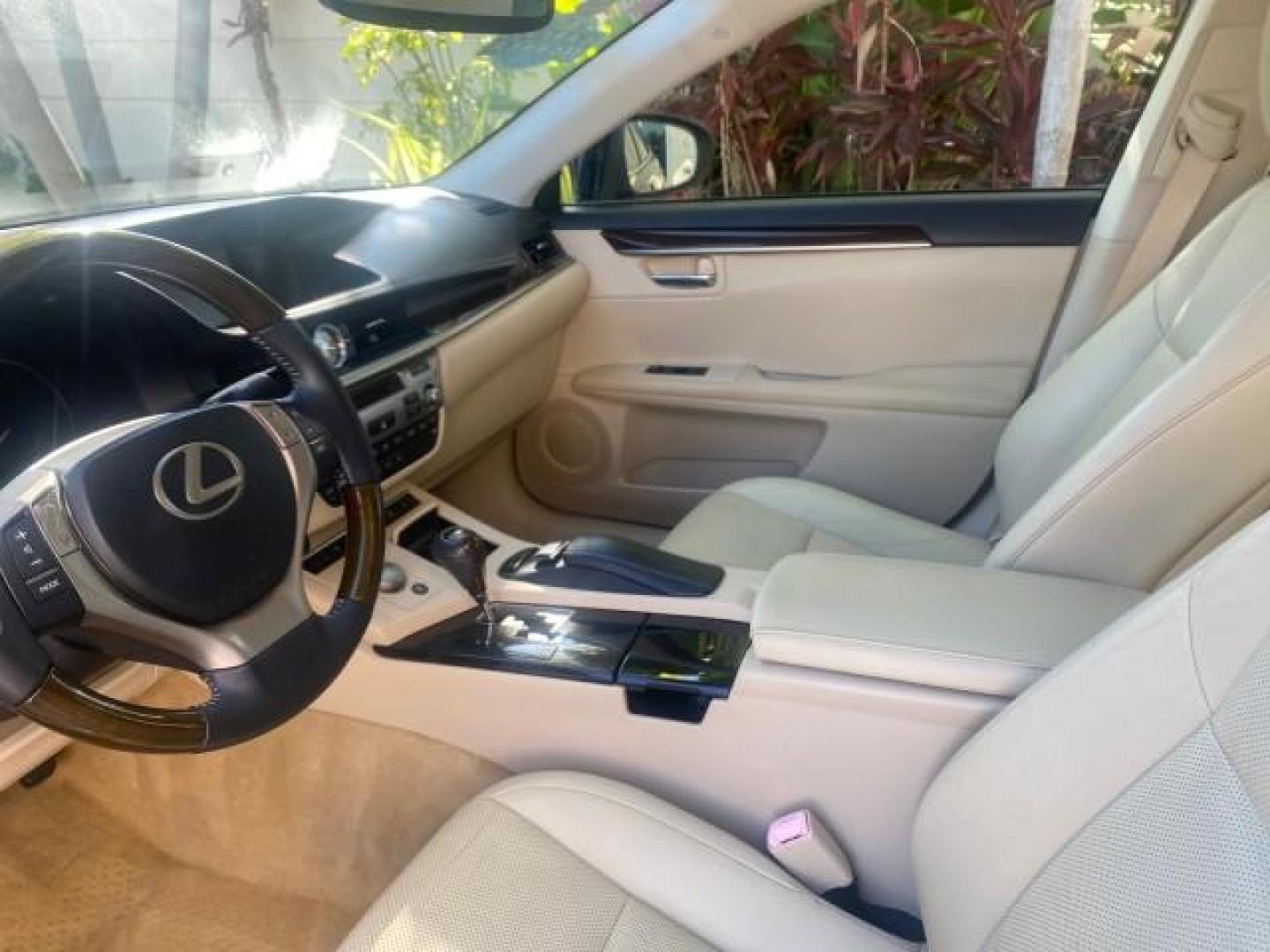 2013 Obsidian /Parchment Lexus ES 350 4dr Sdn LOW MILES 17,959 1 OWNER (JTHBK1GGXD2) with an 3.5L DOHC SFI 24-Valve V6 Engine engine, Automatic transmission, located at 4701 North Dixie Hwy, Pompano Beach, FL, 33064, (954) 422-2889, 26.240938, -80.123474 - OUR WEBPAGE FLORIDACARS1.COM HAS OVER 100 PHOTOS AND FREE CARFAX LINK 2013 LEXUS ES 350 - THIS IS THE LOWEST MILEAGE ONE IN THE COUNTRY FOR SALE 17,959 VIN: JTHBK1GGXD2003380 J T H B K 1 G G X D 2 0 0 3 3 8 0 SEDAN 4 DR 3.5L V6 F DOHC 24V GASOLINE 31 MPG FRONT WHEEL DRIVE Features A/C Seat(s) ABS Br - Photo#44