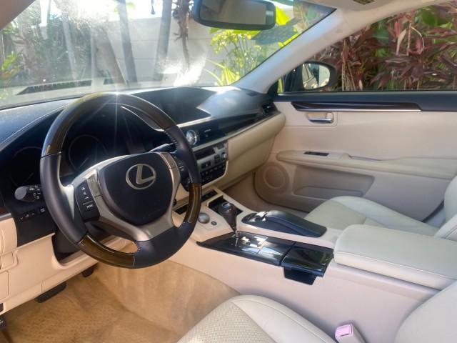 2013 Obsidian /Parchment Lexus ES 350 4dr Sdn LOW MILES 17,959 1 OWNER (JTHBK1GGXD2) with an 3.5L DOHC SFI 24-Valve V6 Engine engine, Automatic transmission, located at 4701 North Dixie Hwy, Pompano Beach, FL, 33064, (954) 422-2889, 26.240938, -80.123474 - OUR WEBPAGE FLORIDACARS1.COM HAS OVER 100 PHOTOS AND FREE CARFAX LINK 2013 LEXUS ES 350 - THIS IS THE LOWEST MILEAGE ONE IN THE COUNTRY FOR SALE 17,959 VIN: JTHBK1GGXD2003380 J T H B K 1 G G X D 2 0 0 3 3 8 0 SEDAN 4 DR 3.5L V6 F DOHC 24V GASOLINE 31 MPG FRONT WHEEL DRIVE Features A/C Seat(s) ABS Br - Photo#45