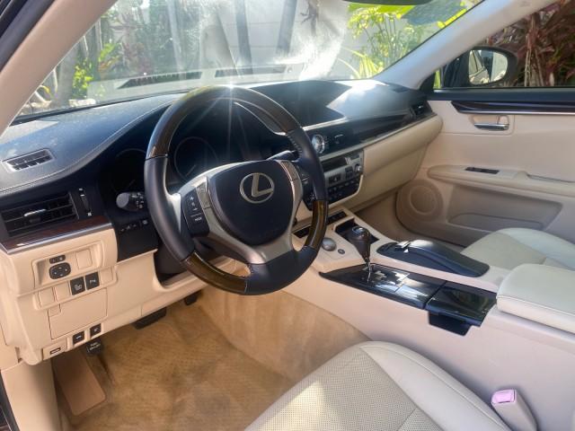 2013 Obsidian /Parchment Lexus ES 350 4dr Sdn LOW MILES 17,959 1 OWNER (JTHBK1GGXD2) with an 3.5L DOHC SFI 24-Valve V6 Engine engine, Automatic transmission, located at 4701 North Dixie Hwy, Pompano Beach, FL, 33064, (954) 422-2889, 26.240938, -80.123474 - OUR WEBPAGE FLORIDACARS1.COM HAS OVER 100 PHOTOS AND FREE CARFAX LINK 2013 LEXUS ES 350 - THIS IS THE LOWEST MILEAGE ONE IN THE COUNTRY FOR SALE 17,959 VIN: JTHBK1GGXD2003380 J T H B K 1 G G X D 2 0 0 3 3 8 0 SEDAN 4 DR 3.5L V6 F DOHC 24V GASOLINE 31 MPG FRONT WHEEL DRIVE Features A/C Seat(s) ABS Br - Photo#46