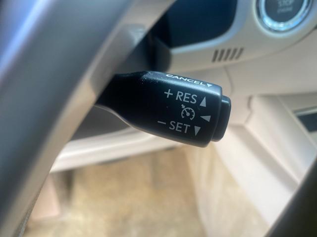 2013 Obsidian /Parchment Lexus ES 350 4dr Sdn LOW MILES 17,959 1 OWNER (JTHBK1GGXD2) with an 3.5L DOHC SFI 24-Valve V6 Engine engine, Automatic transmission, located at 4701 North Dixie Hwy, Pompano Beach, FL, 33064, (954) 422-2889, 26.240938, -80.123474 - OUR WEBPAGE FLORIDACARS1.COM HAS OVER 100 PHOTOS AND FREE CARFAX LINK 2013 LEXUS ES 350 - THIS IS THE LOWEST MILEAGE ONE IN THE COUNTRY FOR SALE 17,959 VIN: JTHBK1GGXD2003380 J T H B K 1 G G X D 2 0 0 3 3 8 0 SEDAN 4 DR 3.5L V6 F DOHC 24V GASOLINE 31 MPG FRONT WHEEL DRIVE Features A/C Seat(s) ABS Br - Photo#50