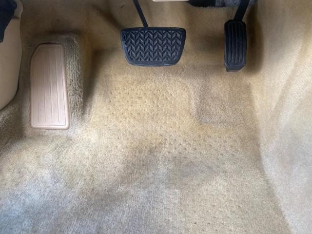 2013 Obsidian /Parchment Lexus ES 350 4dr Sdn LOW MILES 17,959 1 OWNER (JTHBK1GGXD2) with an 3.5L DOHC SFI 24-Valve V6 Engine engine, Automatic transmission, located at 4701 North Dixie Hwy, Pompano Beach, FL, 33064, (954) 422-2889, 26.240938, -80.123474 - OUR WEBPAGE FLORIDACARS1.COM HAS OVER 100 PHOTOS AND FREE CARFAX LINK 2013 LEXUS ES 350 - THIS IS THE LOWEST MILEAGE ONE IN THE COUNTRY FOR SALE 17,959 VIN: JTHBK1GGXD2003380 J T H B K 1 G G X D 2 0 0 3 3 8 0 SEDAN 4 DR 3.5L V6 F DOHC 24V GASOLINE 31 MPG FRONT WHEEL DRIVE Features A/C Seat(s) ABS Br - Photo#55