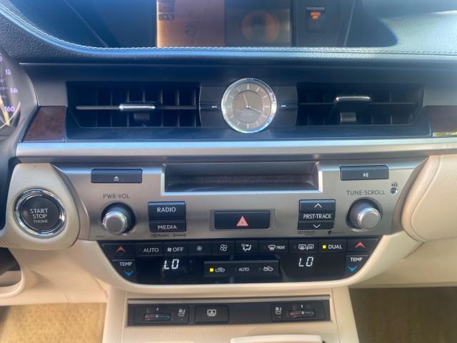 2013 Obsidian /Parchment Lexus ES 350 4dr Sdn LOW MILES 17,959 1 OWNER (JTHBK1GGXD2) with an 3.5L DOHC SFI 24-Valve V6 Engine engine, Automatic transmission, located at 4701 North Dixie Hwy, Pompano Beach, FL, 33064, (954) 422-2889, 26.240938, -80.123474 - OUR WEBPAGE FLORIDACARS1.COM HAS OVER 100 PHOTOS AND FREE CARFAX LINK 2013 LEXUS ES 350 - THIS IS THE LOWEST MILEAGE ONE IN THE COUNTRY FOR SALE 17,959 VIN: JTHBK1GGXD2003380 J T H B K 1 G G X D 2 0 0 3 3 8 0 SEDAN 4 DR 3.5L V6 F DOHC 24V GASOLINE 31 MPG FRONT WHEEL DRIVE Features A/C Seat(s) ABS Br - Photo#59