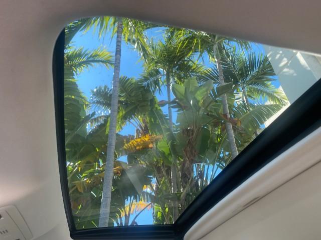 2013 Obsidian /Parchment Lexus ES 350 4dr Sdn LOW MILES 17,959 1 OWNER (JTHBK1GGXD2) with an 3.5L DOHC SFI 24-Valve V6 Engine engine, Automatic transmission, located at 4701 North Dixie Hwy, Pompano Beach, FL, 33064, (954) 422-2889, 26.240938, -80.123474 - OUR WEBPAGE FLORIDACARS1.COM HAS OVER 100 PHOTOS AND FREE CARFAX LINK 2013 LEXUS ES 350 - THIS IS THE LOWEST MILEAGE ONE IN THE COUNTRY FOR SALE 17,959 VIN: JTHBK1GGXD2003380 J T H B K 1 G G X D 2 0 0 3 3 8 0 SEDAN 4 DR 3.5L V6 F DOHC 24V GASOLINE 31 MPG FRONT WHEEL DRIVE Features A/C Seat(s) ABS Br - Photo#74