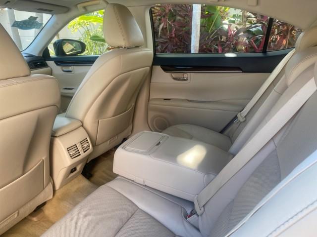 2013 Obsidian /Parchment Lexus ES 350 4dr Sdn LOW MILES 17,959 1 OWNER (JTHBK1GGXD2) with an 3.5L DOHC SFI 24-Valve V6 Engine engine, Automatic transmission, located at 4701 North Dixie Hwy, Pompano Beach, FL, 33064, (954) 422-2889, 26.240938, -80.123474 - OUR WEBPAGE FLORIDACARS1.COM HAS OVER 100 PHOTOS AND FREE CARFAX LINK 2013 LEXUS ES 350 - THIS IS THE LOWEST MILEAGE ONE IN THE COUNTRY FOR SALE 17,959 VIN: JTHBK1GGXD2003380 J T H B K 1 G G X D 2 0 0 3 3 8 0 SEDAN 4 DR 3.5L V6 F DOHC 24V GASOLINE 31 MPG FRONT WHEEL DRIVE Features A/C Seat(s) ABS Br - Photo#82
