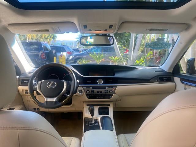 2013 Obsidian /Parchment Lexus ES 350 4dr Sdn LOW MILES 17,959 1 OWNER (JTHBK1GGXD2) with an 3.5L DOHC SFI 24-Valve V6 Engine engine, Automatic transmission, located at 4701 North Dixie Hwy, Pompano Beach, FL, 33064, (954) 422-2889, 26.240938, -80.123474 - OUR WEBPAGE FLORIDACARS1.COM HAS OVER 100 PHOTOS AND FREE CARFAX LINK 2013 LEXUS ES 350 - THIS IS THE LOWEST MILEAGE ONE IN THE COUNTRY FOR SALE 17,959 VIN: JTHBK1GGXD2003380 J T H B K 1 G G X D 2 0 0 3 3 8 0 SEDAN 4 DR 3.5L V6 F DOHC 24V GASOLINE 31 MPG FRONT WHEEL DRIVE Features A/C Seat(s) ABS Br - Photo#86