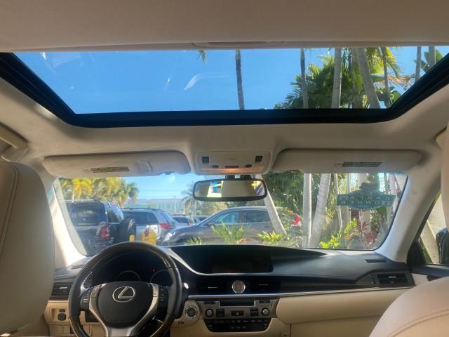 2013 Obsidian /Parchment Lexus ES 350 4dr Sdn LOW MILES 17,959 1 OWNER (JTHBK1GGXD2) with an 3.5L DOHC SFI 24-Valve V6 Engine engine, Automatic transmission, located at 4701 North Dixie Hwy, Pompano Beach, FL, 33064, (954) 422-2889, 26.240938, -80.123474 - OUR WEBPAGE FLORIDACARS1.COM HAS OVER 100 PHOTOS AND FREE CARFAX LINK 2013 LEXUS ES 350 - THIS IS THE LOWEST MILEAGE ONE IN THE COUNTRY FOR SALE 17,959 VIN: JTHBK1GGXD2003380 J T H B K 1 G G X D 2 0 0 3 3 8 0 SEDAN 4 DR 3.5L V6 F DOHC 24V GASOLINE 31 MPG FRONT WHEEL DRIVE Features A/C Seat(s) ABS Br - Photo#87