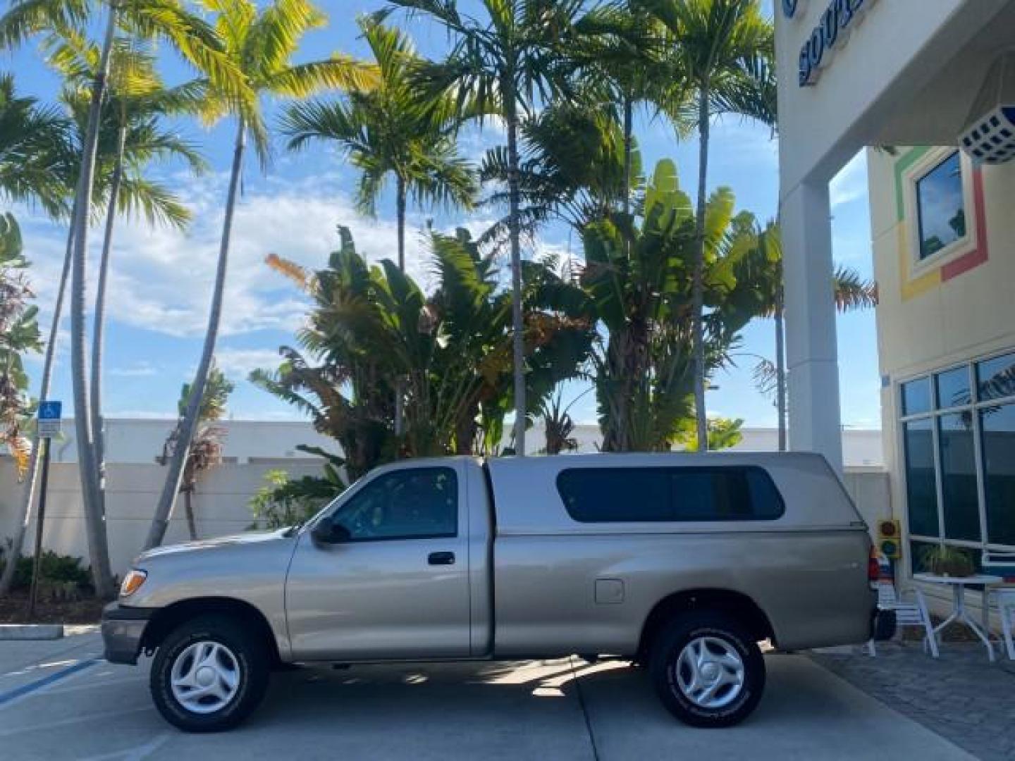 2001 Desert Sand Metallic /Oak Toyota Tundra LOW MILES 65,445 1 OWNER (5TBJN32151S) with an 3.4L DOHC EFI 24-Valve V6 Engine engine, Automatic transmission, located at 4701 North Dixie Hwy, Pompano Beach, FL, 33064, (954) 422-2889, 26.240938, -80.123474 - OUR WEBPAGE FLORIDACARS1.COM HAS OVER 100 PHOTOS AND FREE CARFAX LINK 2001 TOYOTA TUNDRA VIN: 5TBJN32151S215443 5 T B J N 3 2 1 5 1 S 2 1 5 4 4 3 PICKUP 3.4L V6 F DOHC 24V GASOLINE 20 MPG REAR WHEEL DRIVE Features Air Conditioning AM/FM Stereo Automatic Transmission Bed Cover Cassette Player Cloth S - Photo#4