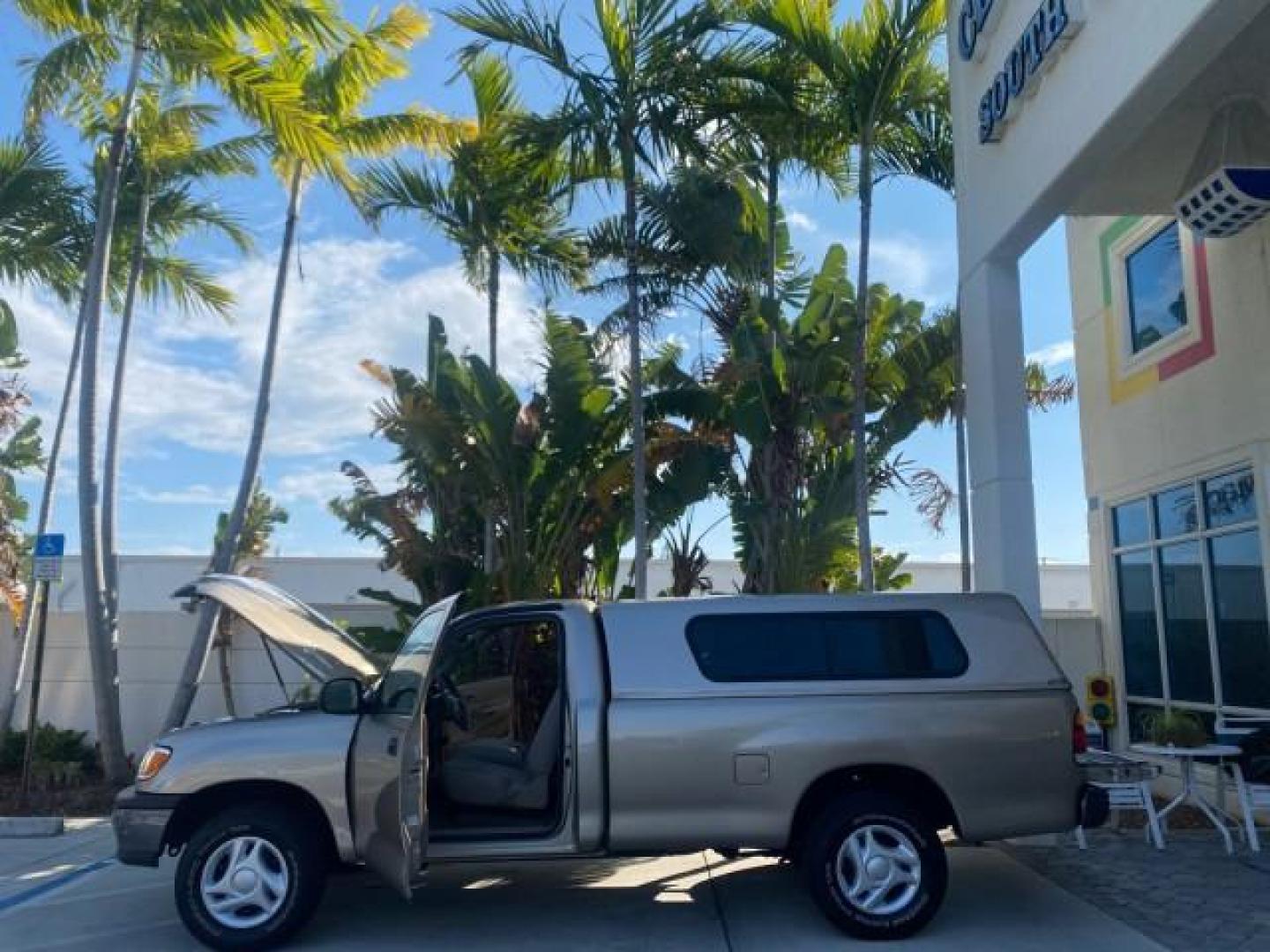 2001 Desert Sand Metallic /Oak Toyota Tundra LOW MILES 65,445 1 OWNER (5TBJN32151S) with an 3.4L DOHC EFI 24-Valve V6 Engine engine, Automatic transmission, located at 4701 North Dixie Hwy, Pompano Beach, FL, 33064, (954) 422-2889, 26.240938, -80.123474 - OUR WEBPAGE FLORIDACARS1.COM HAS OVER 100 PHOTOS AND FREE CARFAX LINK 2001 TOYOTA TUNDRA VIN: 5TBJN32151S215443 5 T B J N 3 2 1 5 1 S 2 1 5 4 4 3 PICKUP 3.4L V6 F DOHC 24V GASOLINE 20 MPG REAR WHEEL DRIVE Features Air Conditioning AM/FM Stereo Automatic Transmission Bed Cover Cassette Player Cloth S - Photo#8