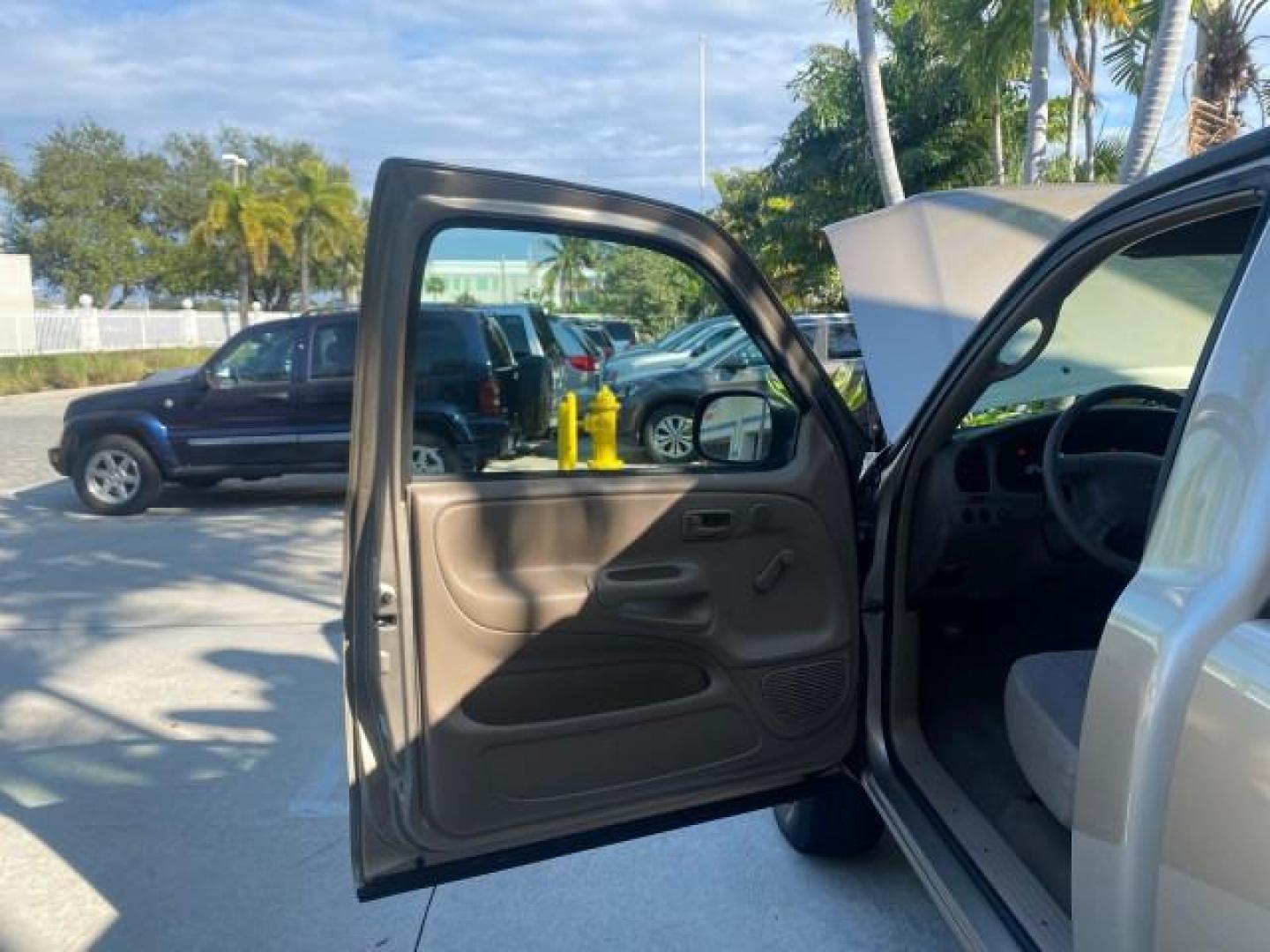 2001 Desert Sand Metallic /Oak Toyota Tundra LOW MILES 65,445 1 OWNER (5TBJN32151S) with an 3.4L DOHC EFI 24-Valve V6 Engine engine, Automatic transmission, located at 4701 North Dixie Hwy, Pompano Beach, FL, 33064, (954) 422-2889, 26.240938, -80.123474 - OUR WEBPAGE FLORIDACARS1.COM HAS OVER 100 PHOTOS AND FREE CARFAX LINK 2001 TOYOTA TUNDRA VIN: 5TBJN32151S215443 5 T B J N 3 2 1 5 1 S 2 1 5 4 4 3 PICKUP 3.4L V6 F DOHC 24V GASOLINE 20 MPG REAR WHEEL DRIVE Features Air Conditioning AM/FM Stereo Automatic Transmission Bed Cover Cassette Player Cloth S - Photo#9