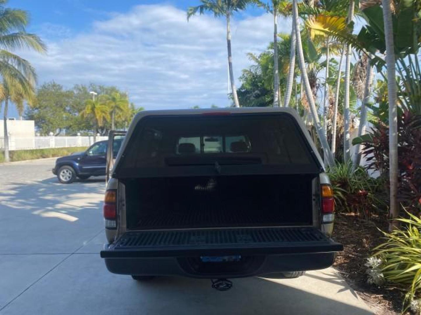 2001 Desert Sand Metallic /Oak Toyota Tundra LOW MILES 65,445 1 OWNER (5TBJN32151S) with an 3.4L DOHC EFI 24-Valve V6 Engine engine, Automatic transmission, located at 4701 North Dixie Hwy, Pompano Beach, FL, 33064, (954) 422-2889, 26.240938, -80.123474 - OUR WEBPAGE FLORIDACARS1.COM HAS OVER 100 PHOTOS AND FREE CARFAX LINK 2001 TOYOTA TUNDRA VIN: 5TBJN32151S215443 5 T B J N 3 2 1 5 1 S 2 1 5 4 4 3 PICKUP 3.4L V6 F DOHC 24V GASOLINE 20 MPG REAR WHEEL DRIVE Features Air Conditioning AM/FM Stereo Automatic Transmission Bed Cover Cassette Player Cloth S - Photo#15