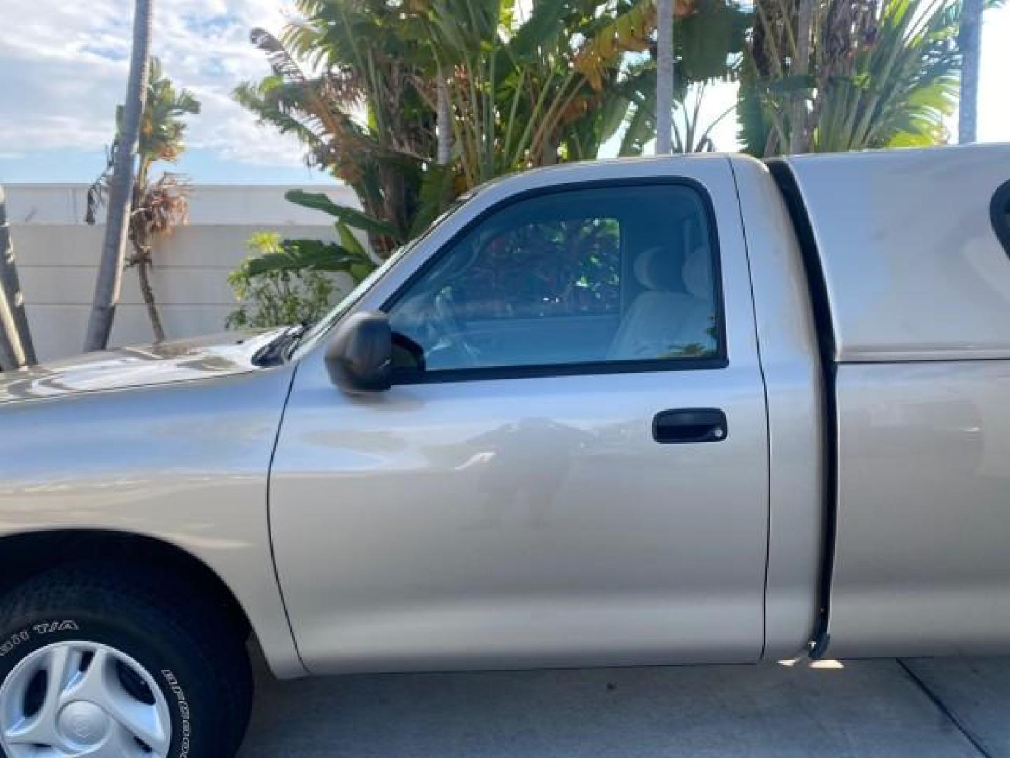 2001 Desert Sand Metallic /Oak Toyota Tundra LOW MILES 65,445 1 OWNER (5TBJN32151S) with an 3.4L DOHC EFI 24-Valve V6 Engine engine, Automatic transmission, located at 4701 North Dixie Hwy, Pompano Beach, FL, 33064, (954) 422-2889, 26.240938, -80.123474 - OUR WEBPAGE FLORIDACARS1.COM HAS OVER 100 PHOTOS AND FREE CARFAX LINK 2001 TOYOTA TUNDRA VIN: 5TBJN32151S215443 5 T B J N 3 2 1 5 1 S 2 1 5 4 4 3 PICKUP 3.4L V6 F DOHC 24V GASOLINE 20 MPG REAR WHEEL DRIVE Features Air Conditioning AM/FM Stereo Automatic Transmission Bed Cover Cassette Player Cloth S - Photo#37