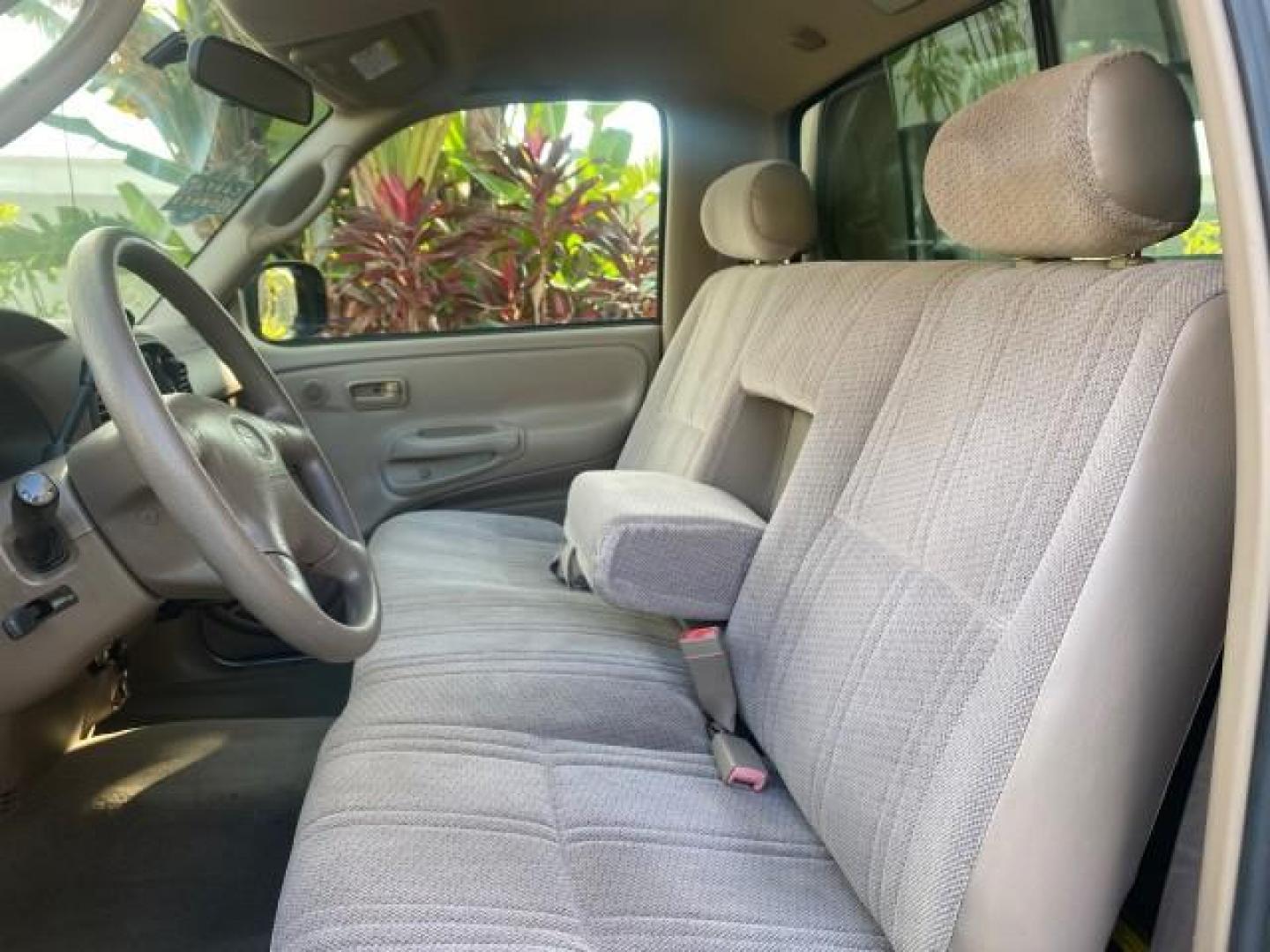 2001 Desert Sand Metallic /Oak Toyota Tundra LOW MILES 65,445 1 OWNER (5TBJN32151S) with an 3.4L DOHC EFI 24-Valve V6 Engine engine, Automatic transmission, located at 4701 North Dixie Hwy, Pompano Beach, FL, 33064, (954) 422-2889, 26.240938, -80.123474 - OUR WEBPAGE FLORIDACARS1.COM HAS OVER 100 PHOTOS AND FREE CARFAX LINK 2001 TOYOTA TUNDRA VIN: 5TBJN32151S215443 5 T B J N 3 2 1 5 1 S 2 1 5 4 4 3 PICKUP 3.4L V6 F DOHC 24V GASOLINE 20 MPG REAR WHEEL DRIVE Features Air Conditioning AM/FM Stereo Automatic Transmission Bed Cover Cassette Player Cloth S - Photo#43