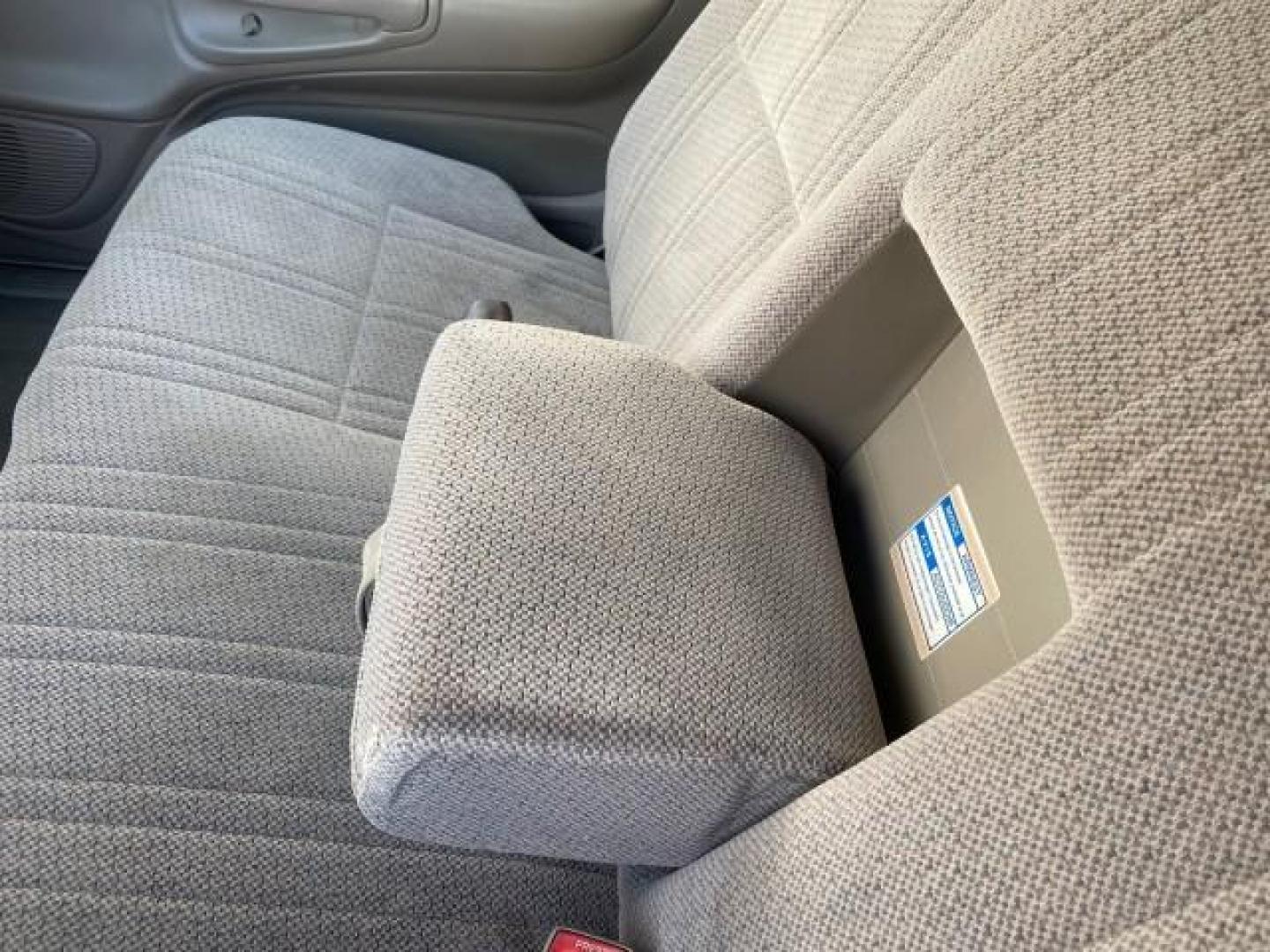 2001 Desert Sand Metallic /Oak Toyota Tundra LOW MILES 65,445 1 OWNER (5TBJN32151S) with an 3.4L DOHC EFI 24-Valve V6 Engine engine, Automatic transmission, located at 4701 North Dixie Hwy, Pompano Beach, FL, 33064, (954) 422-2889, 26.240938, -80.123474 - OUR WEBPAGE FLORIDACARS1.COM HAS OVER 100 PHOTOS AND FREE CARFAX LINK 2001 TOYOTA TUNDRA VIN: 5TBJN32151S215443 5 T B J N 3 2 1 5 1 S 2 1 5 4 4 3 PICKUP 3.4L V6 F DOHC 24V GASOLINE 20 MPG REAR WHEEL DRIVE Features Air Conditioning AM/FM Stereo Automatic Transmission Bed Cover Cassette Player Cloth S - Photo#64